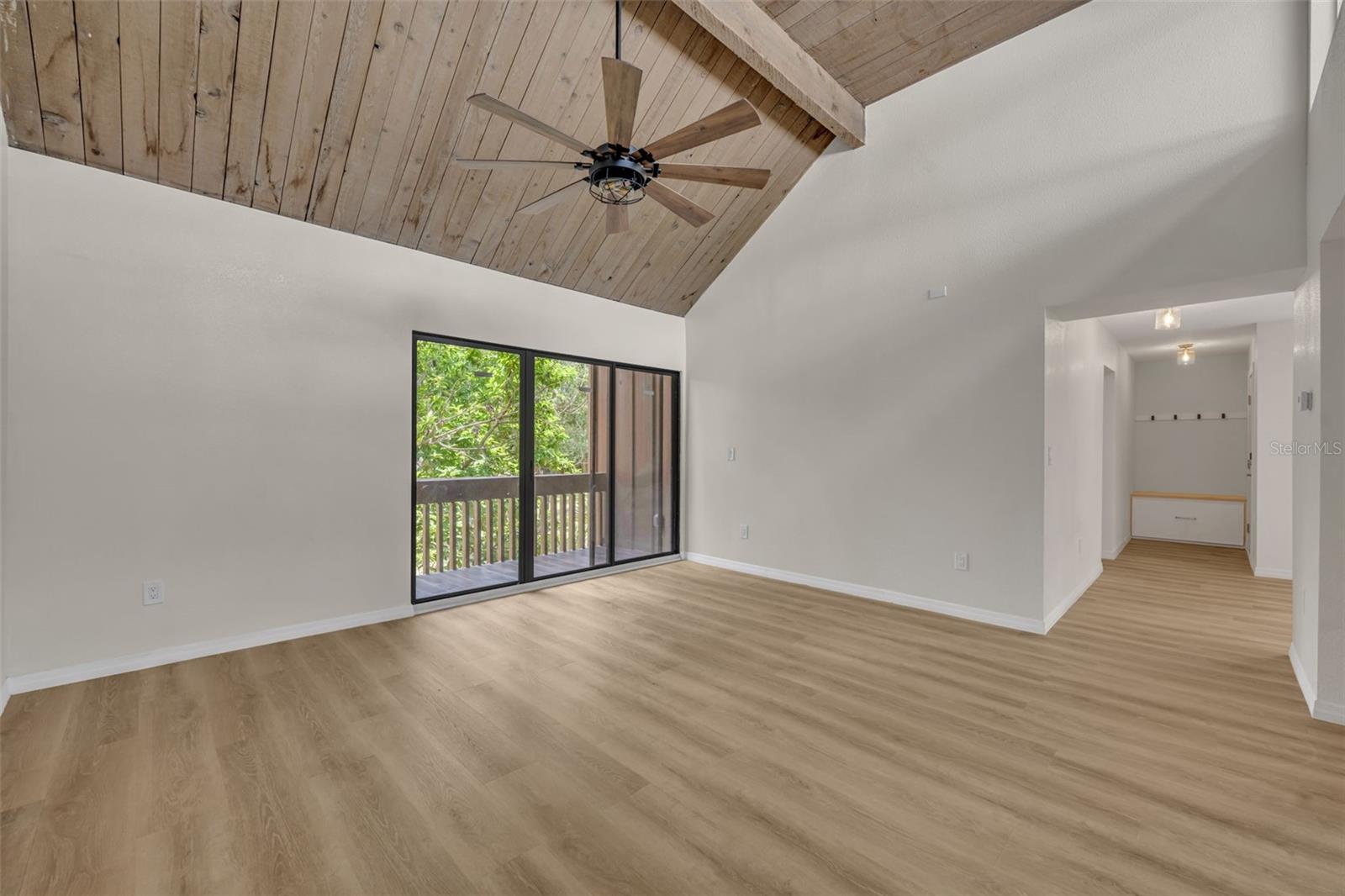 Image 21 of 27 For 267 Crown Oaks Way 1
