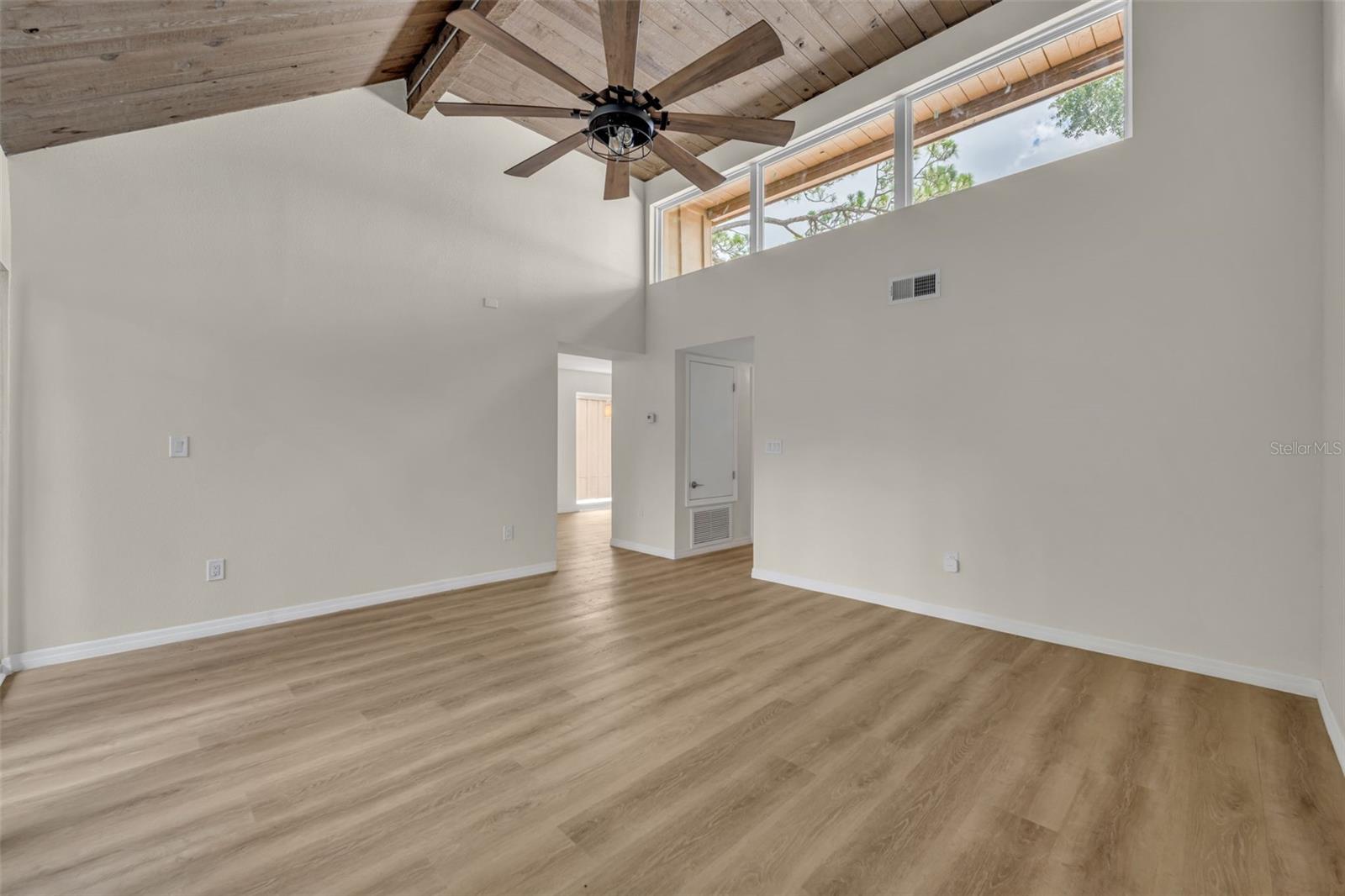 Image 22 of 27 For 267 Crown Oaks Way 1