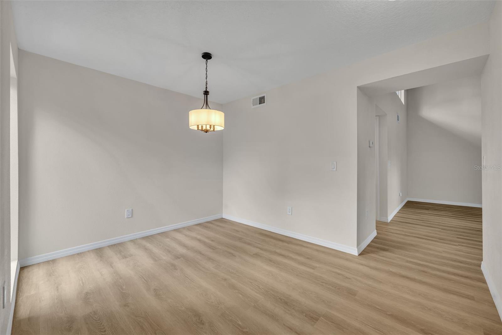 Image 5 of 27 For 267 Crown Oaks Way 1