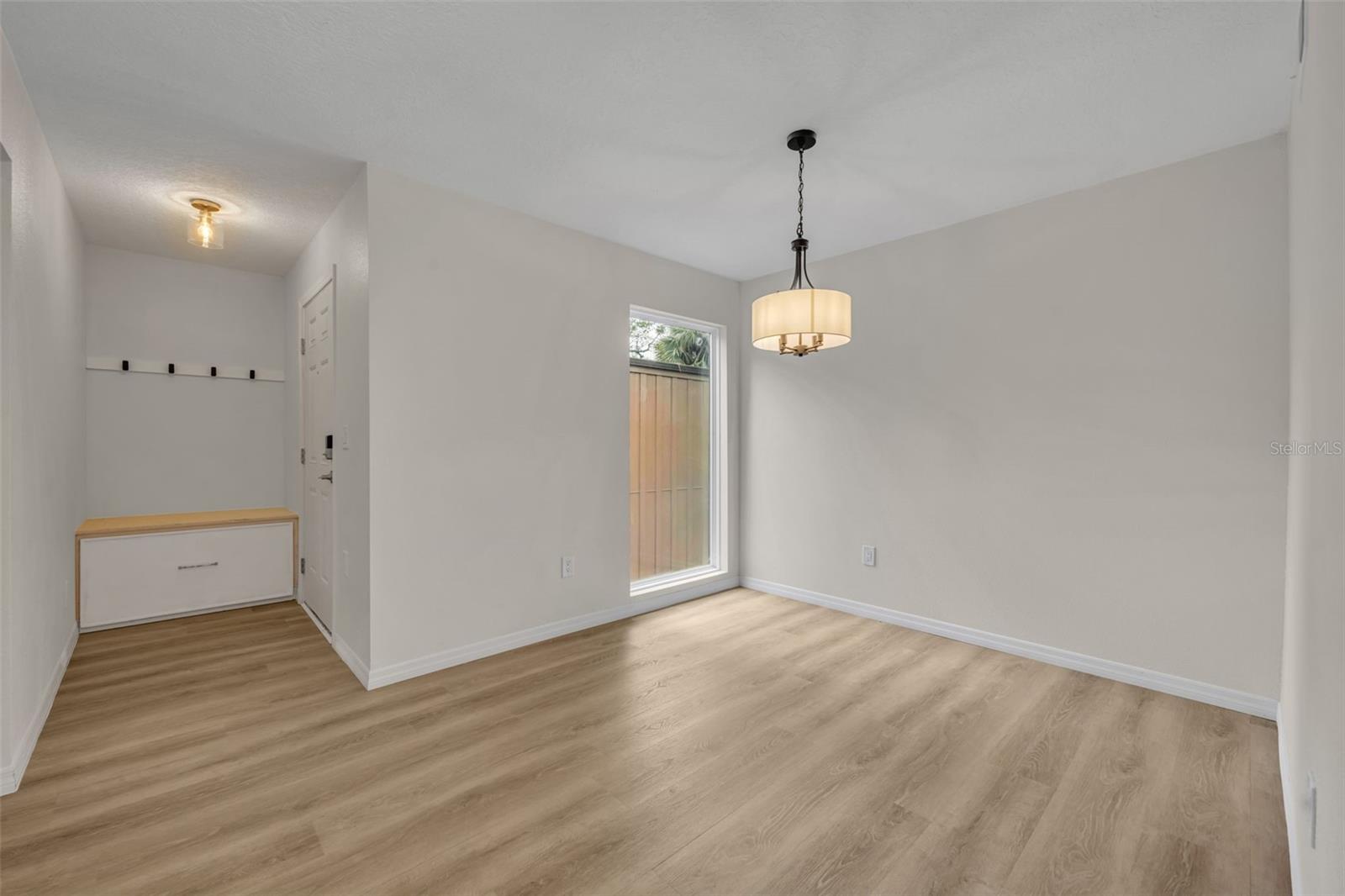 Image 6 of 27 For 267 Crown Oaks Way 1