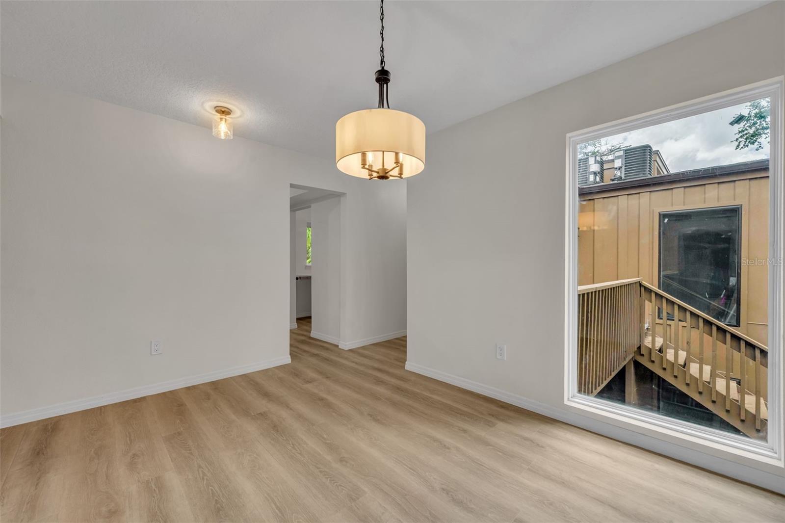 Image 7 of 27 For 267 Crown Oaks Way 1