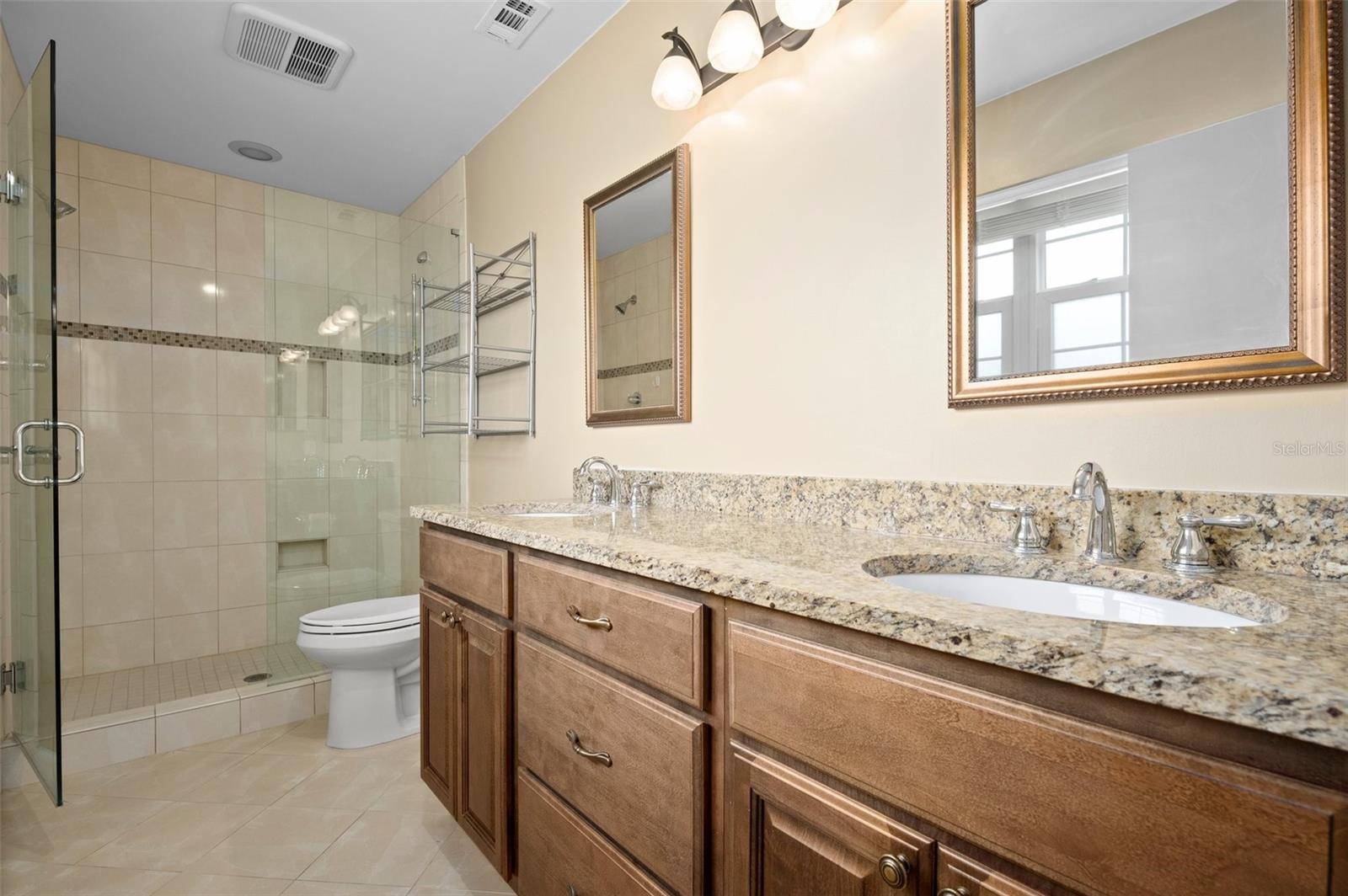 Image 15 of 32 For 2807 Gordon Street 1