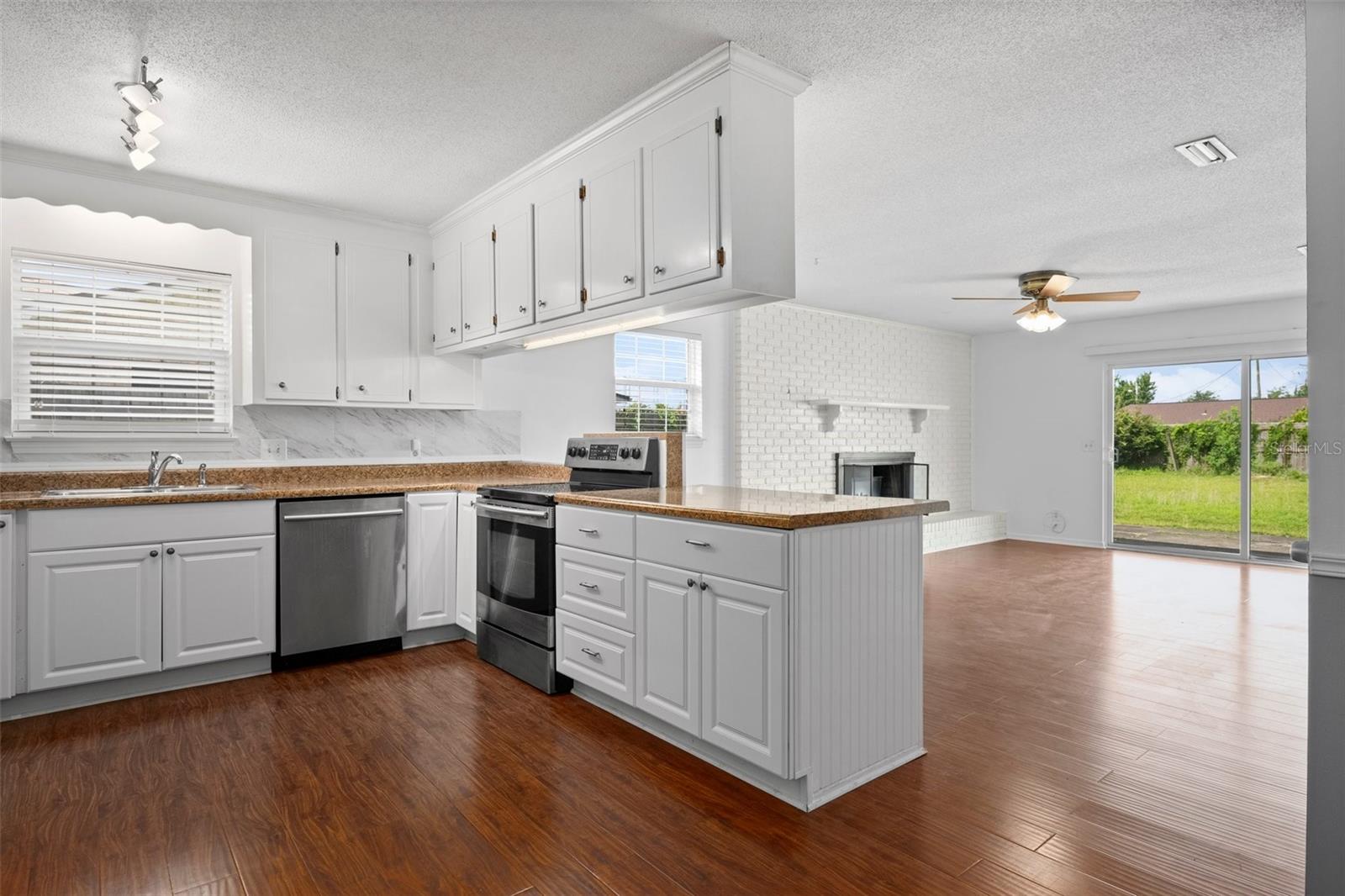 Image 2 of 32 For 2807 Gordon Street 1
