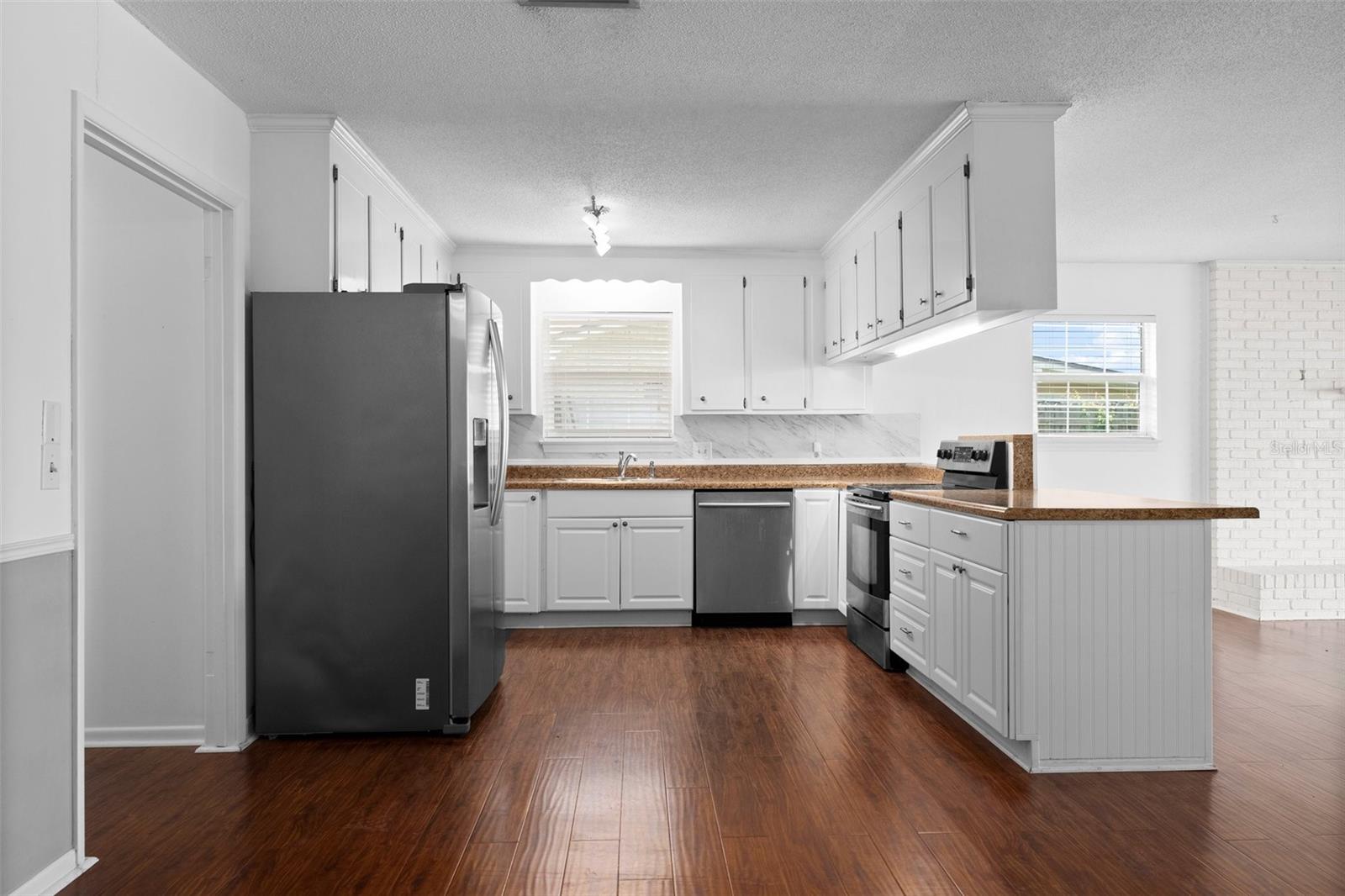 Image 4 of 32 For 2807 Gordon Street 1