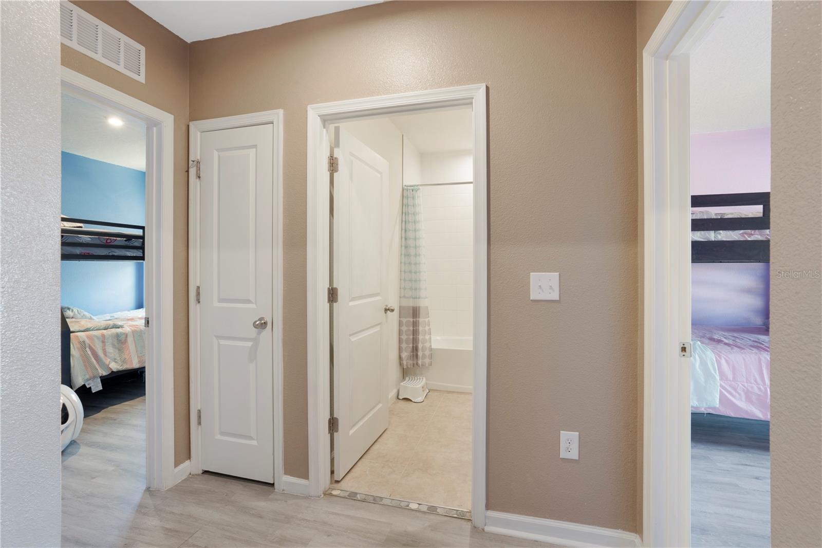 Image 19 of 40 For 217 Fiddlewood Court
