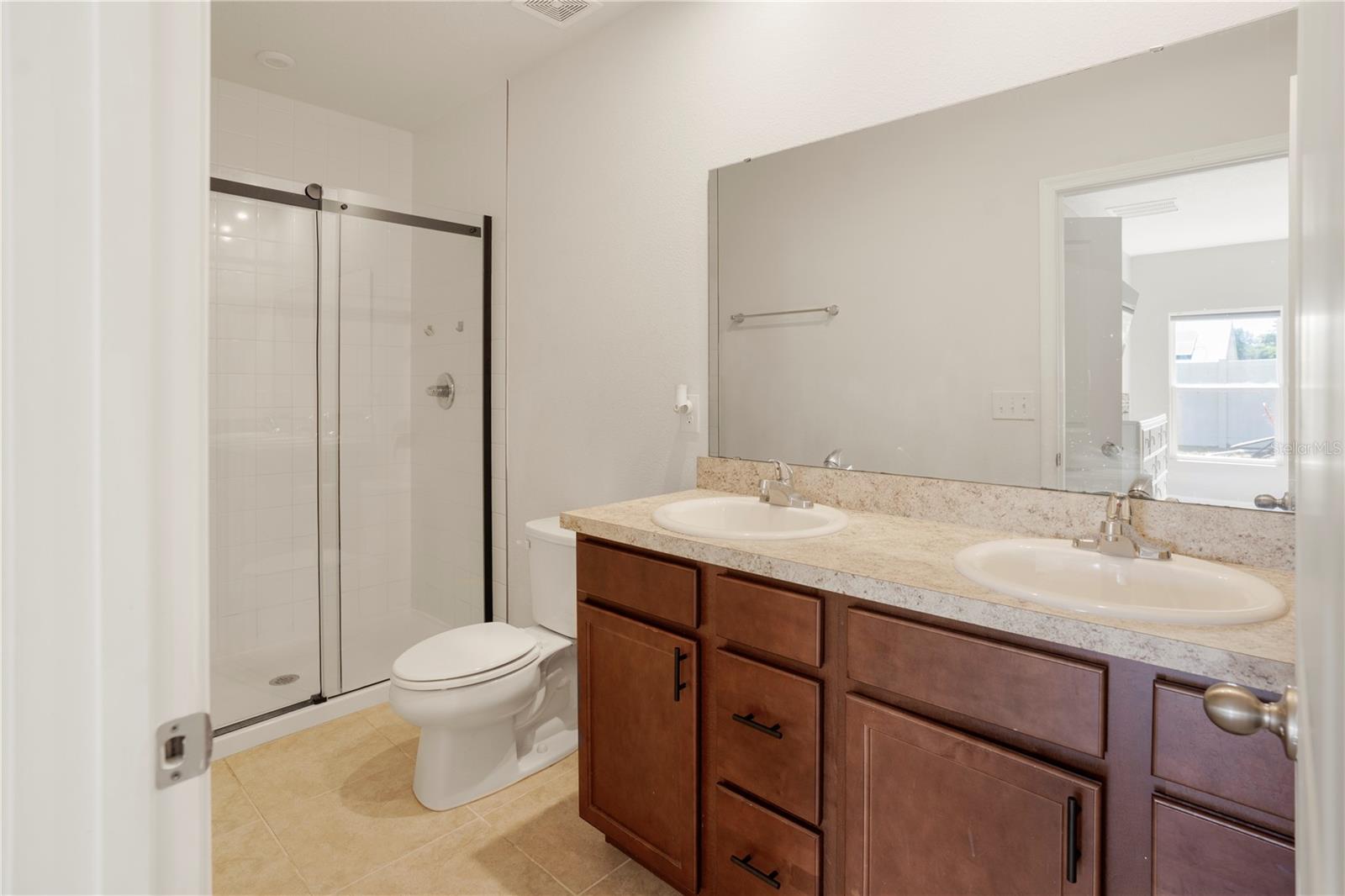 Image 31 of 40 For 217 Fiddlewood Court