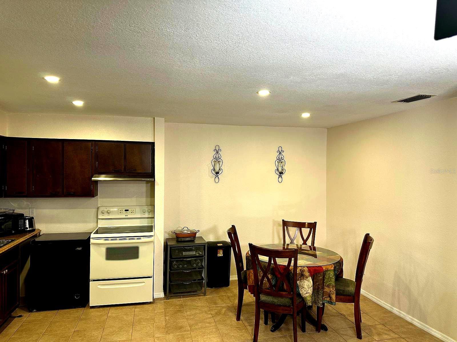 Image 6 of 19 For 113 Springwood Circle 113d