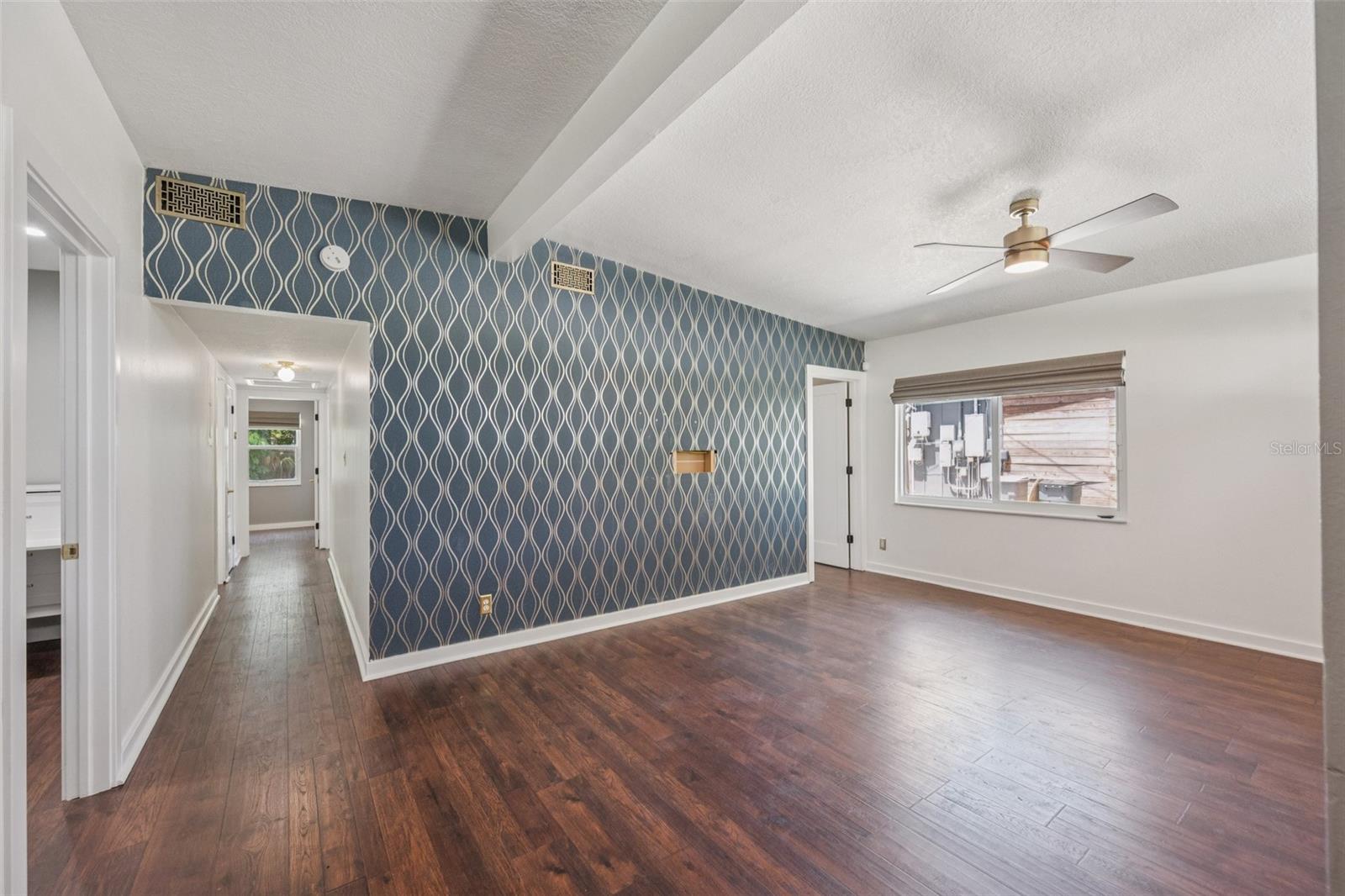 Listing photo id 8 for 4208 Wisconsin Avenue