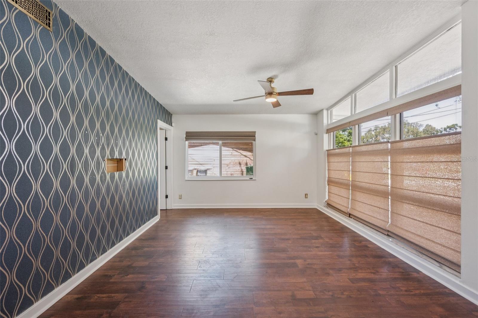 Listing photo id 9 for 4208 Wisconsin Avenue