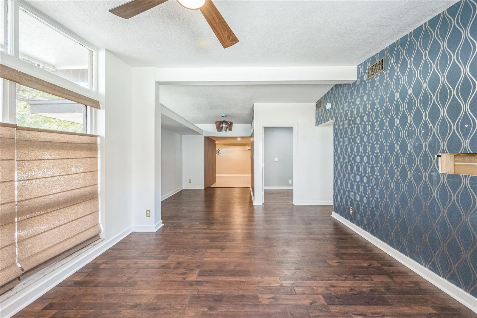 Listing photo id 10 for 4208 Wisconsin Avenue