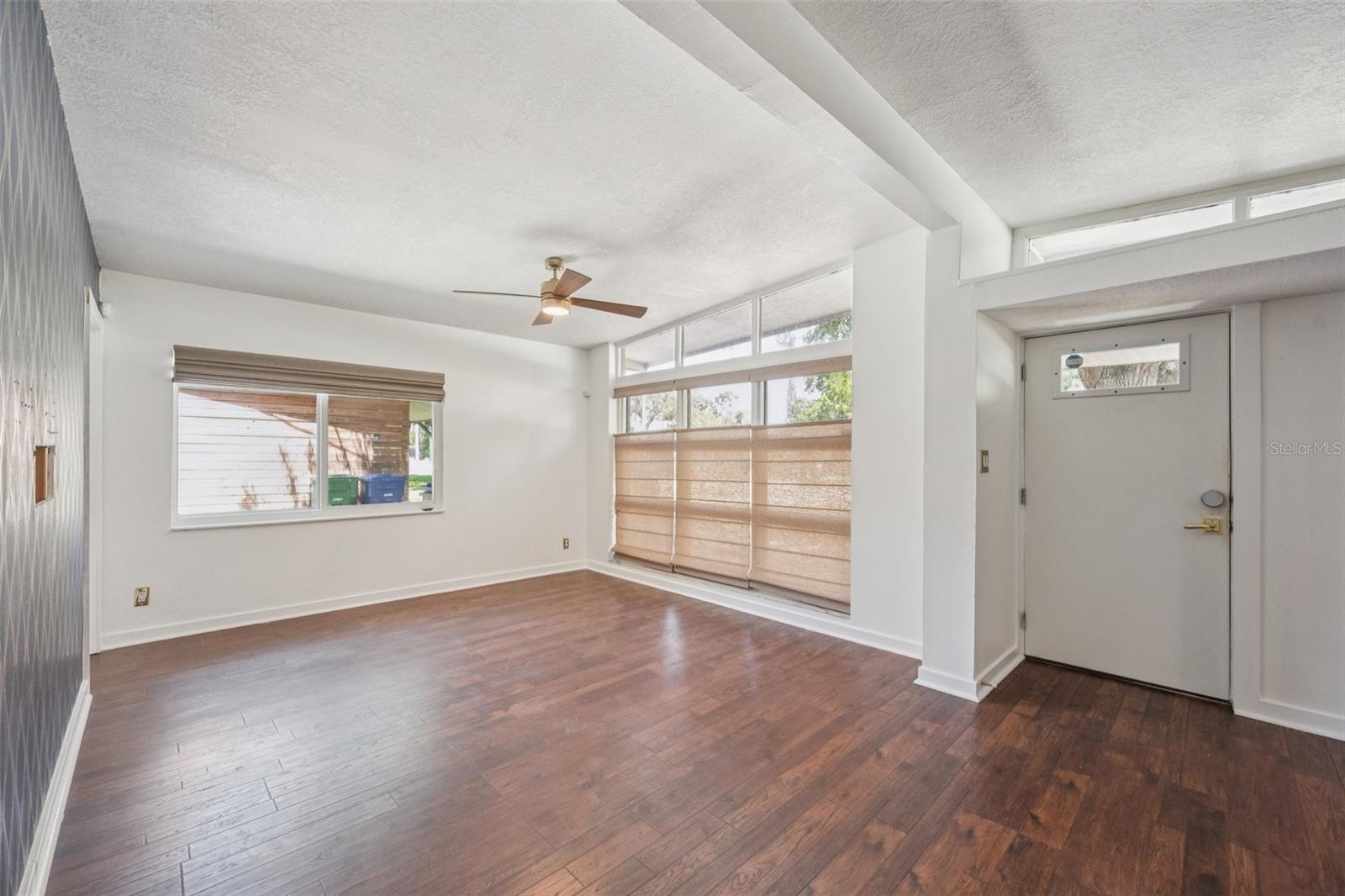 Listing photo id 11 for 4208 Wisconsin Avenue