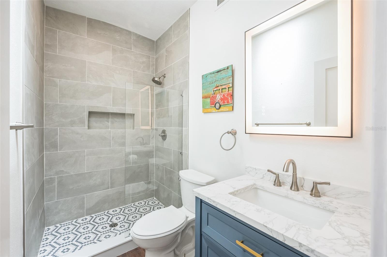 Listing photo id 17 for 4208 Wisconsin Avenue