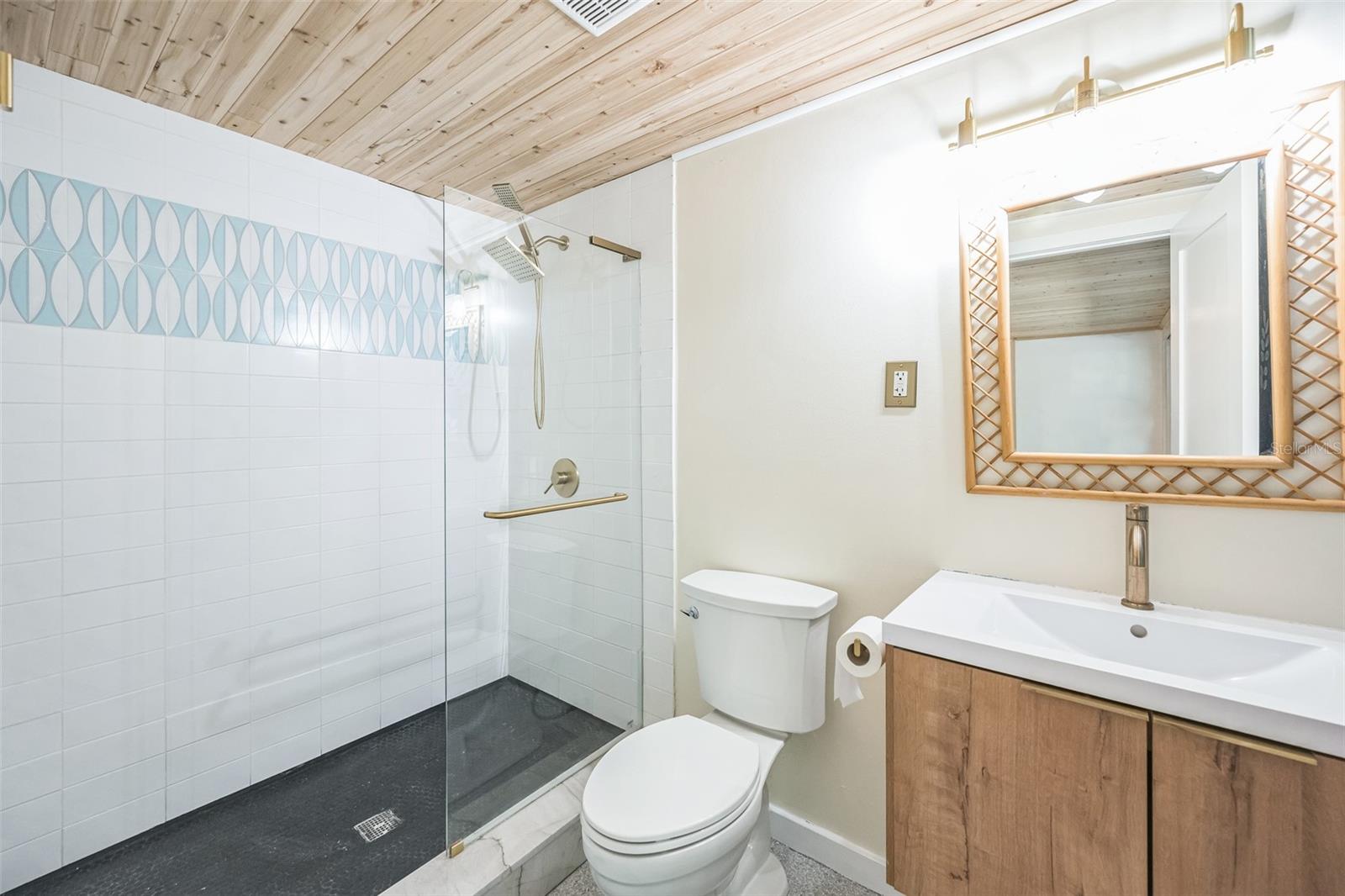Listing photo id 27 for 4208 Wisconsin Avenue