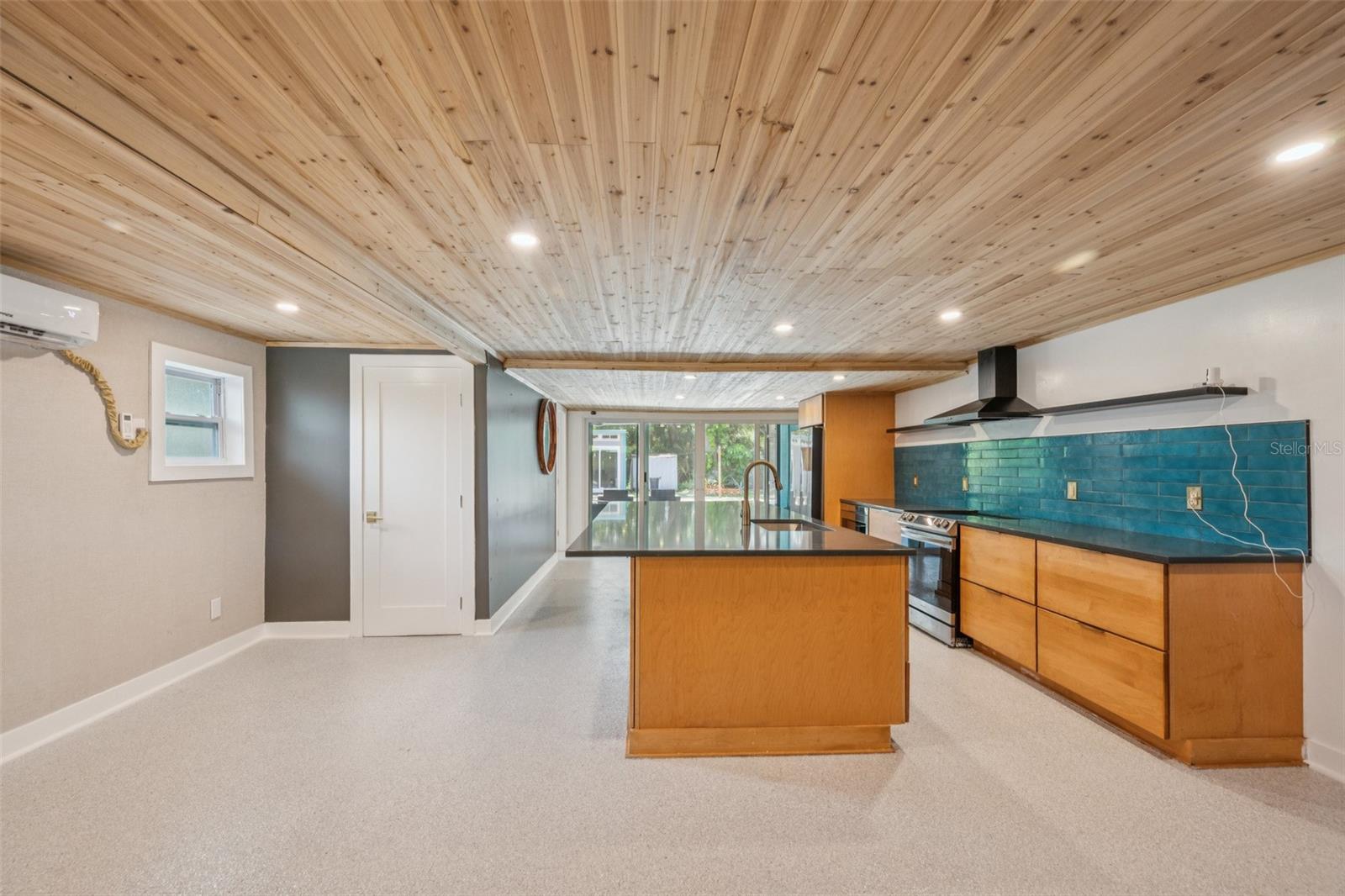 Listing photo id 1 for 4208 Wisconsin Avenue