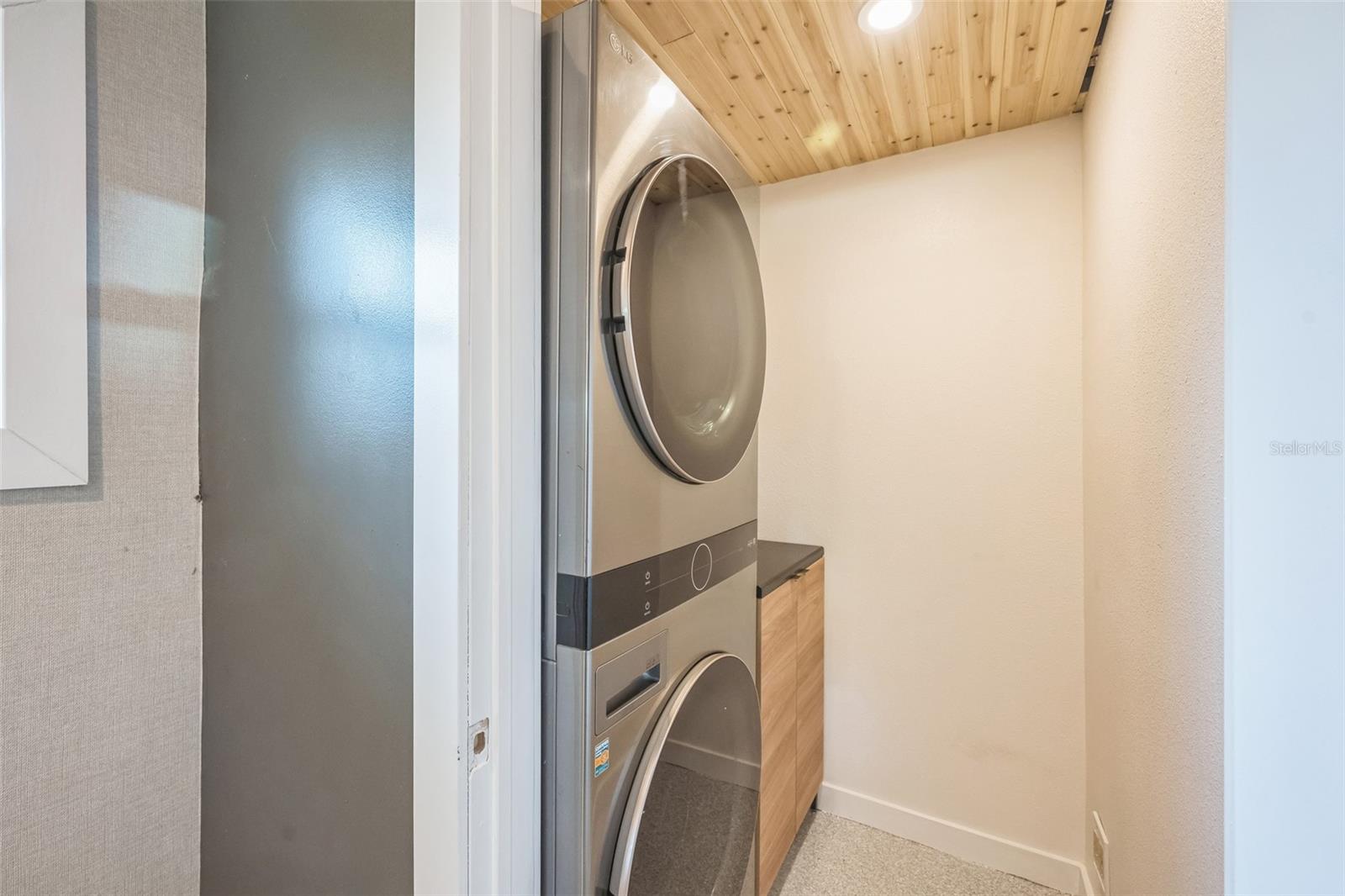 Listing photo id 28 for 4208 Wisconsin Avenue