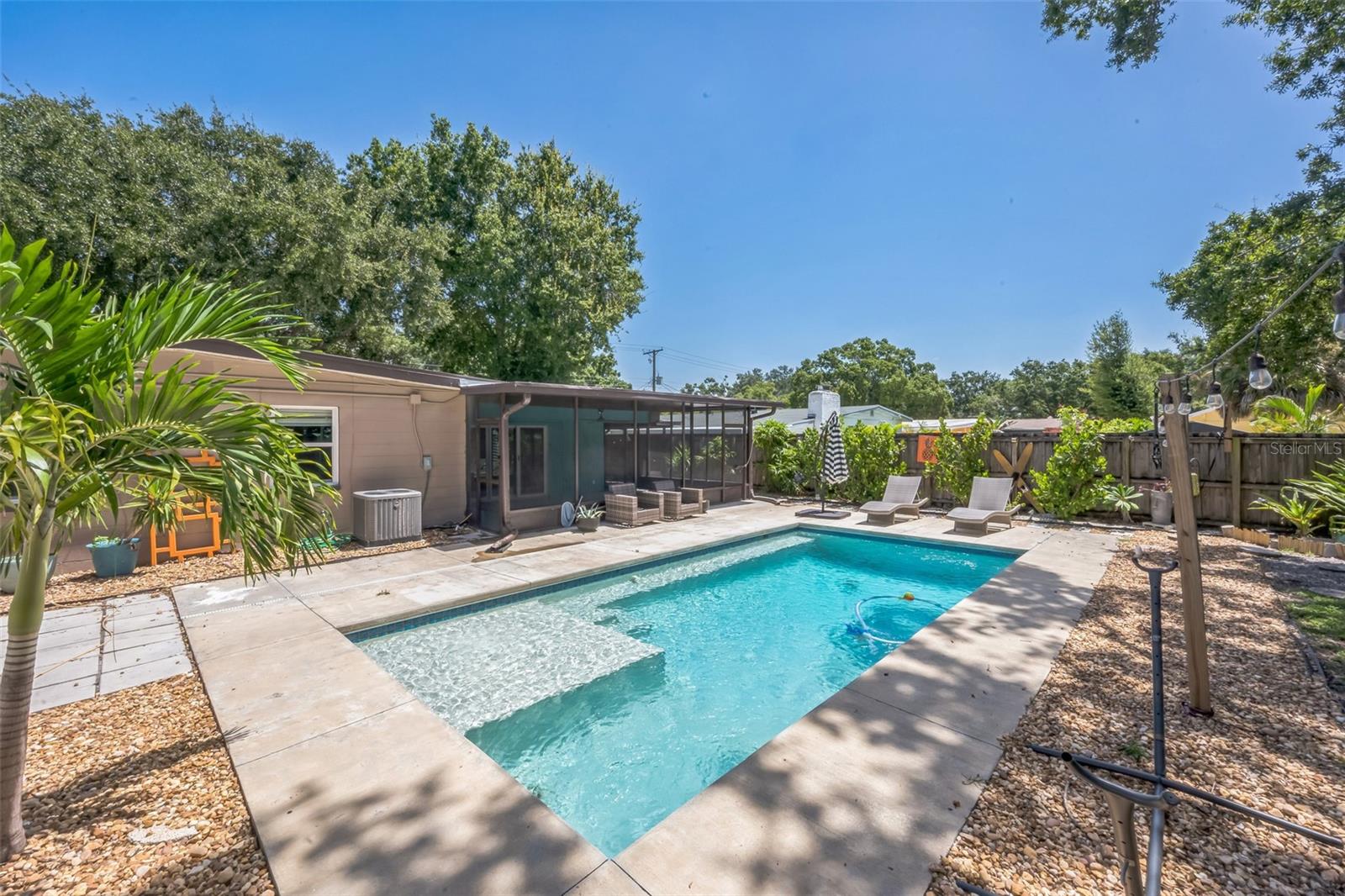 Listing photo id 37 for 4208 Wisconsin Avenue