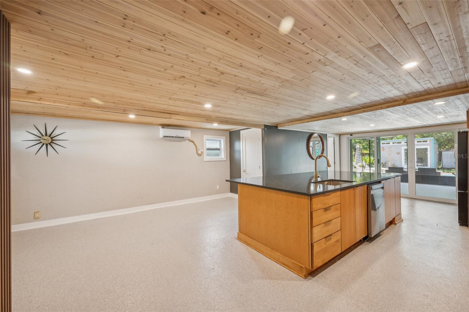 Listing photo id 2 for 4208 Wisconsin Avenue