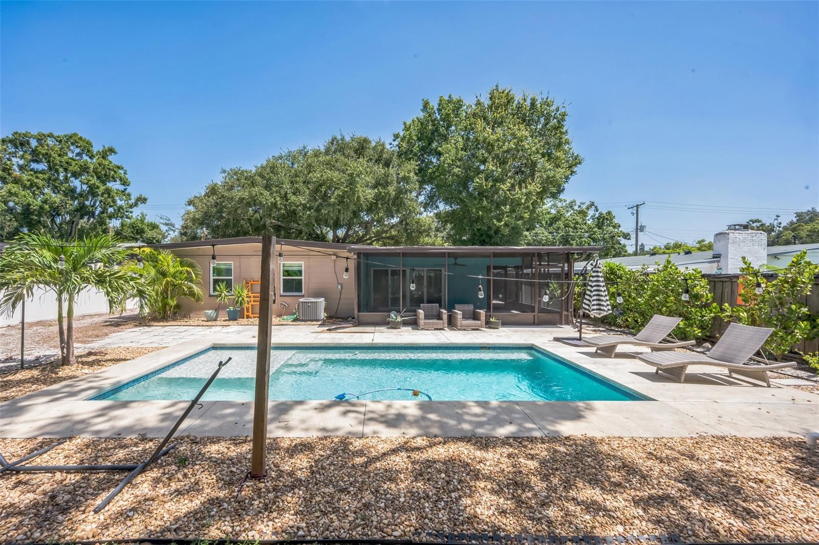 Listing photo id 39 for 4208 Wisconsin Avenue