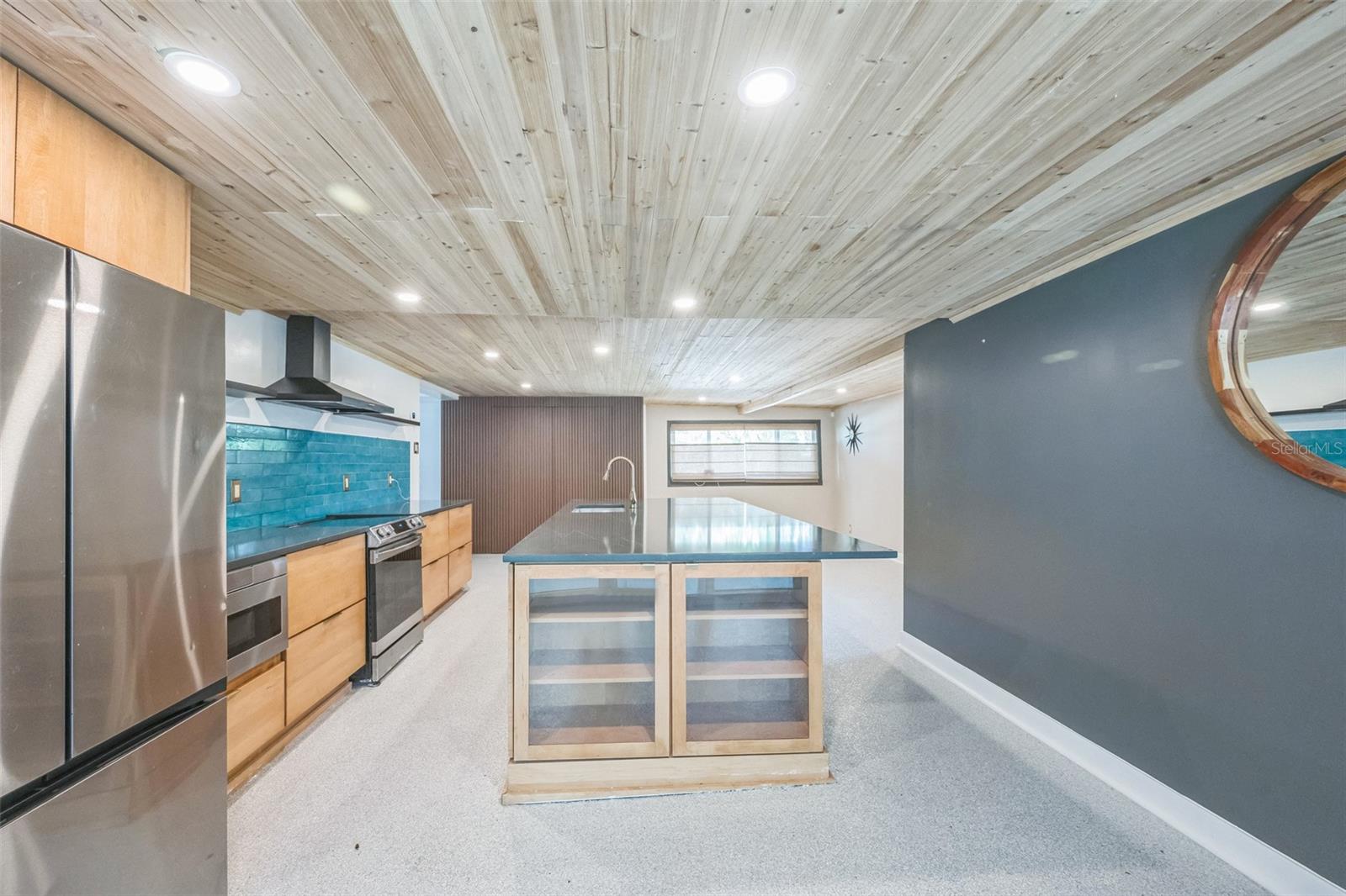 Listing photo id 4 for 4208 Wisconsin Avenue