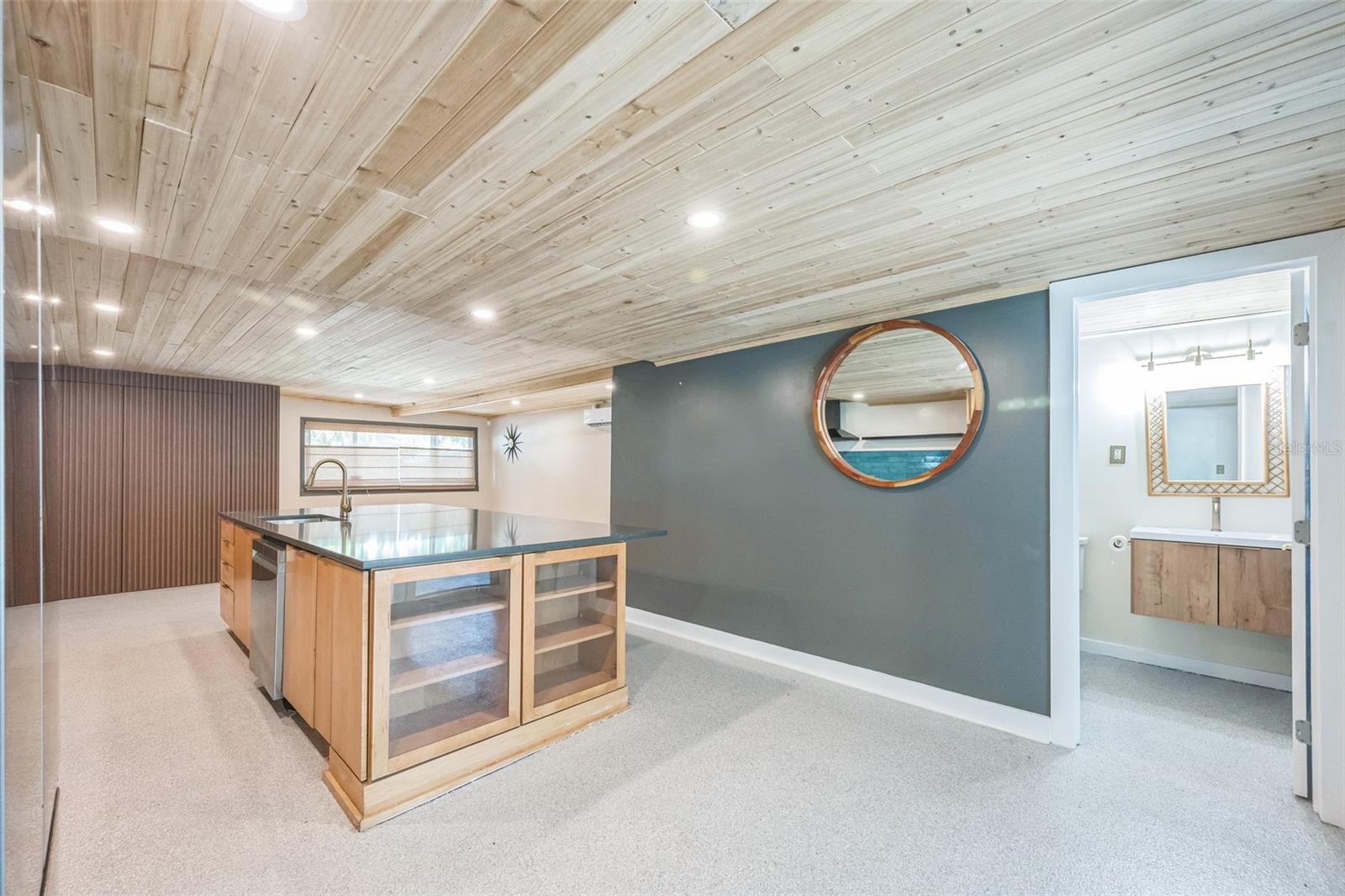 Listing photo id 6 for 4208 Wisconsin Avenue