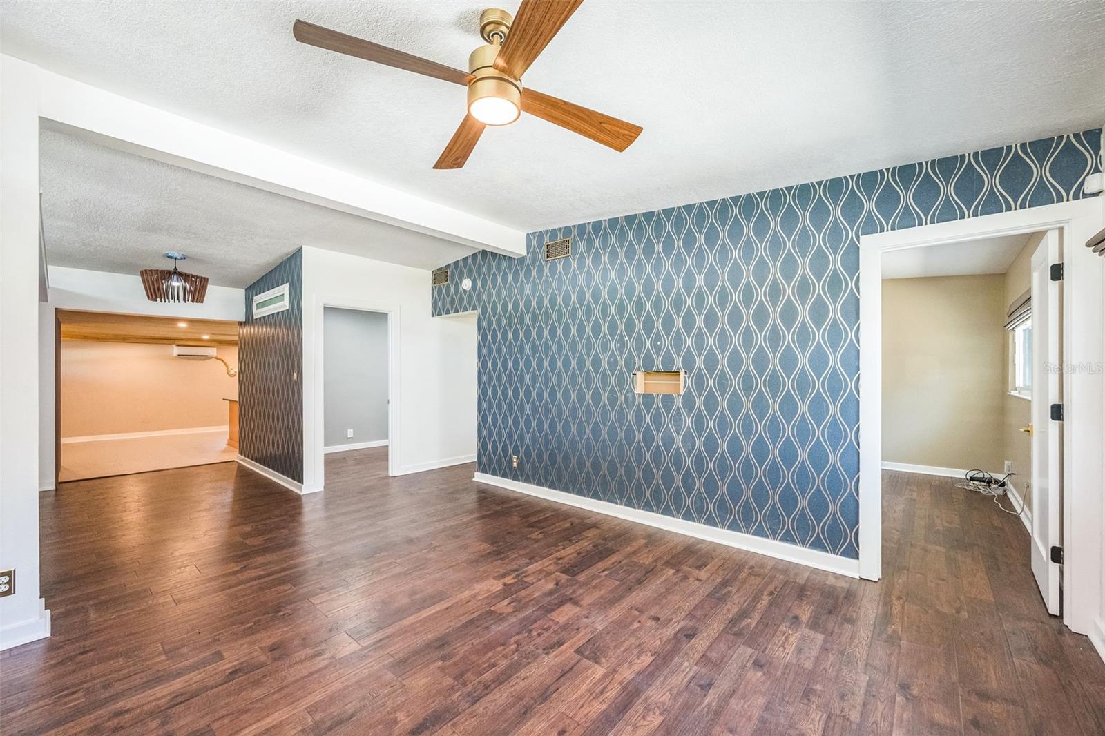 Listing photo id 7 for 4208 Wisconsin Avenue