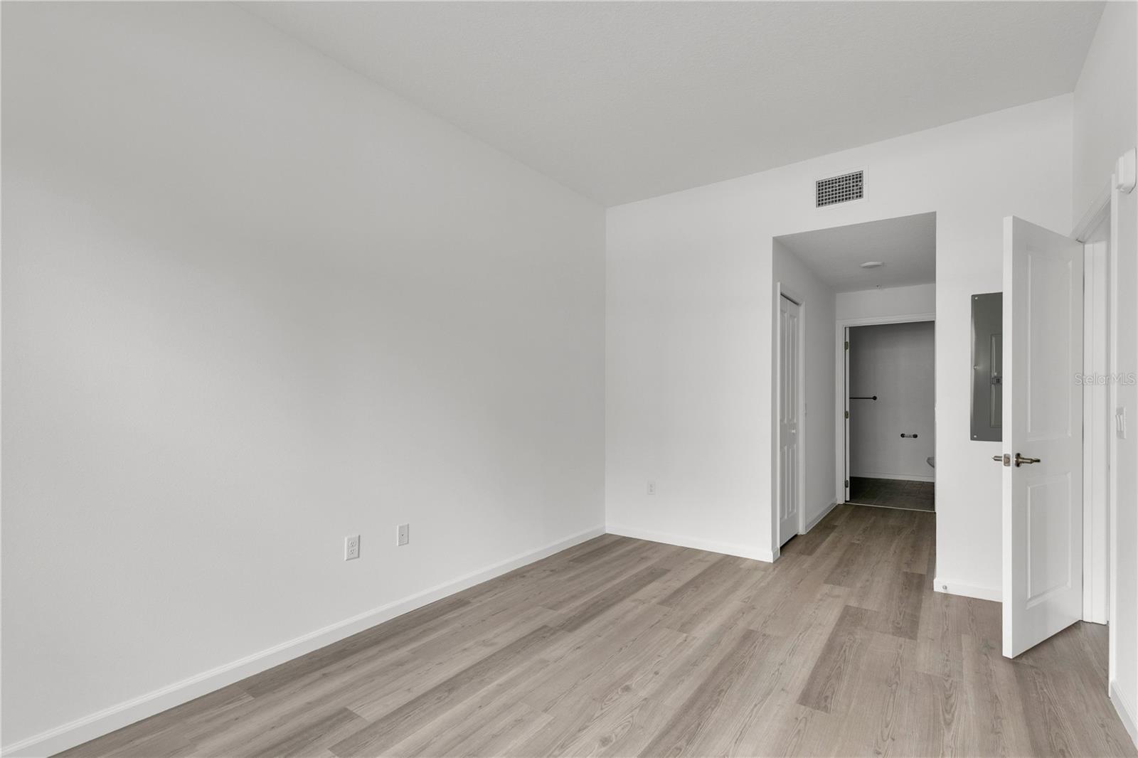 Image 6 of 27 For 1230 Southstation Place 105