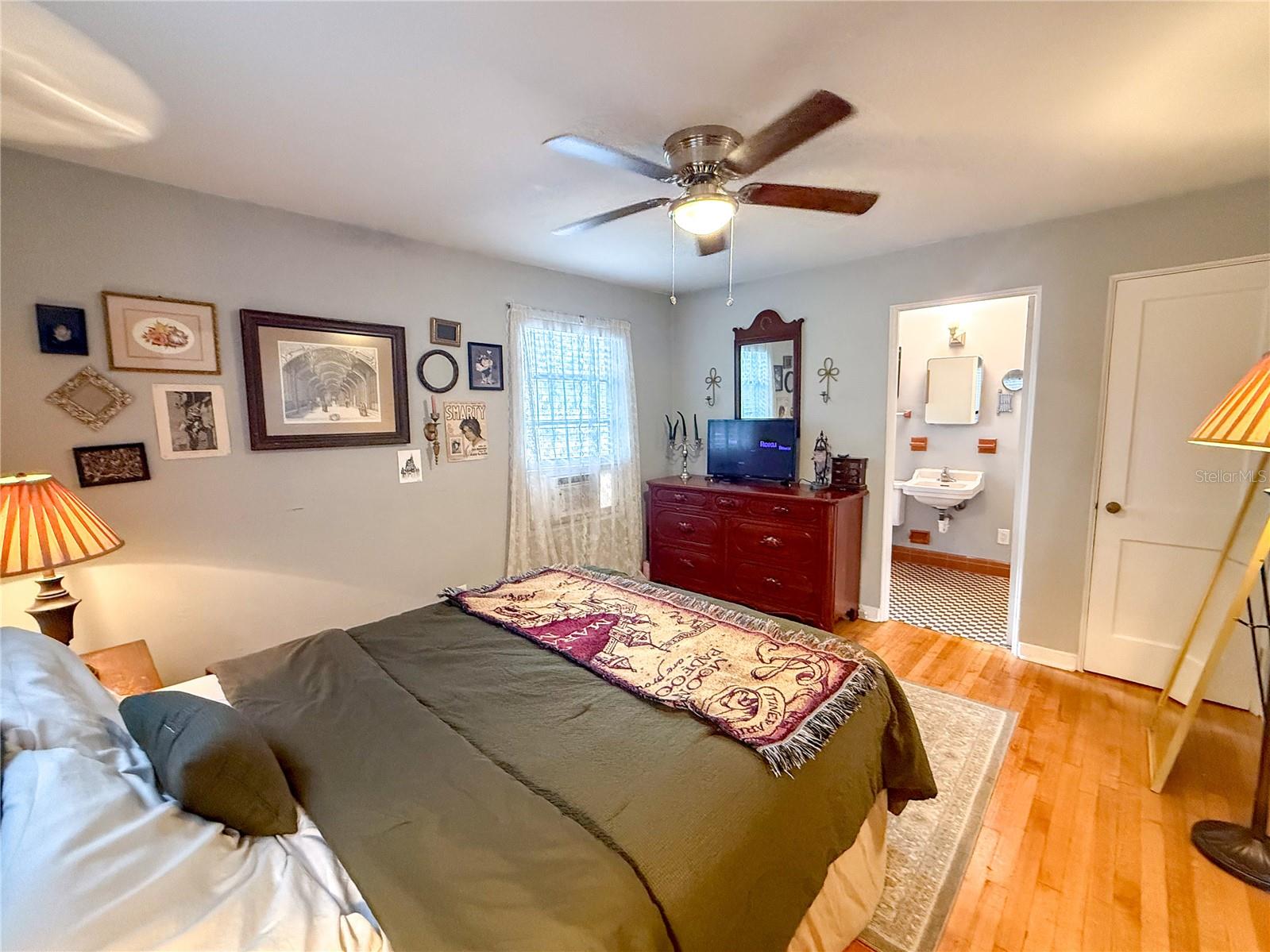 Image 10 of 11 For 732 Summerlin Avenue