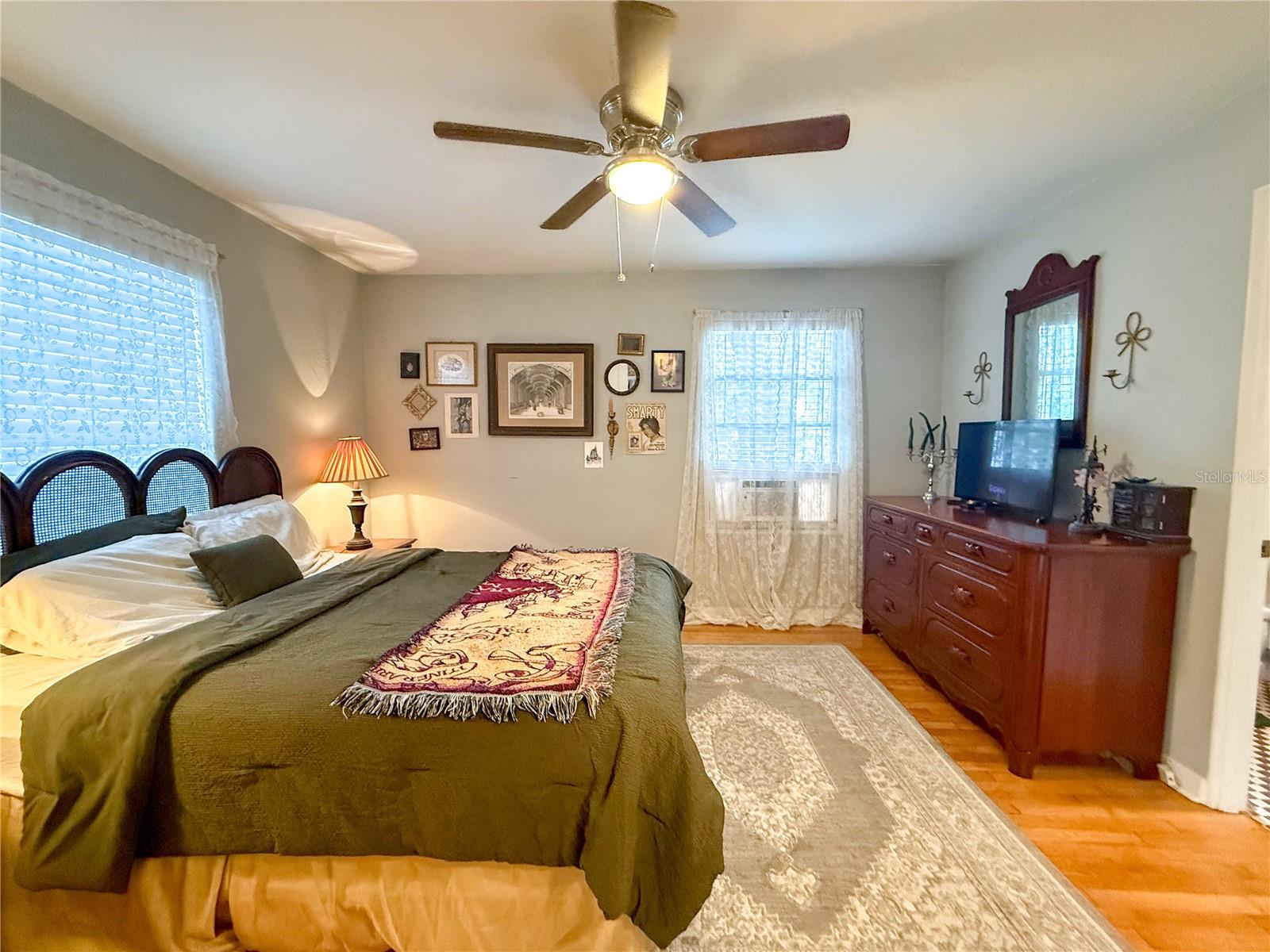 Image 7 of 11 For 732 Summerlin Avenue