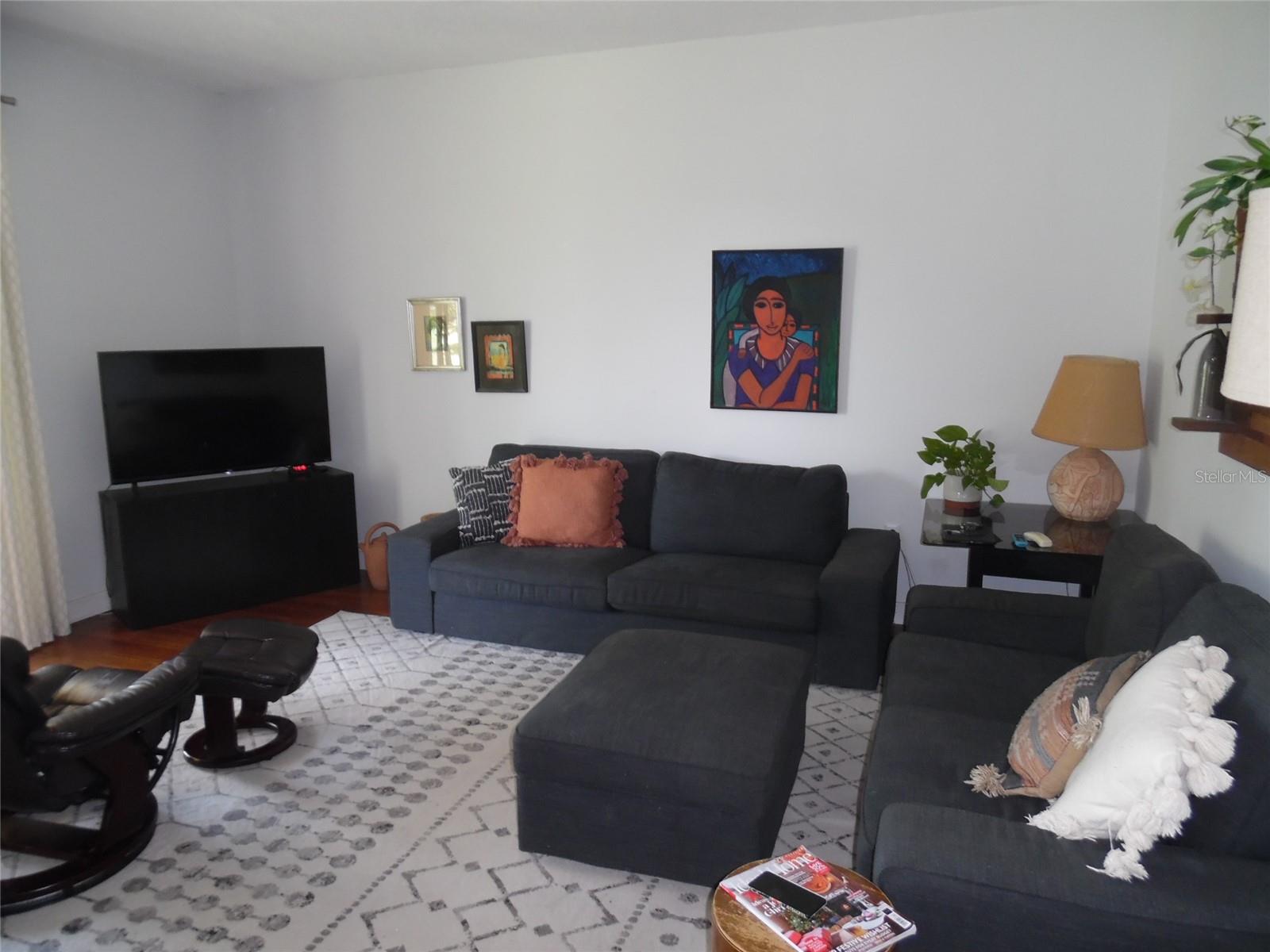 Image 5 of 30 For 2583 Vineyard Circle