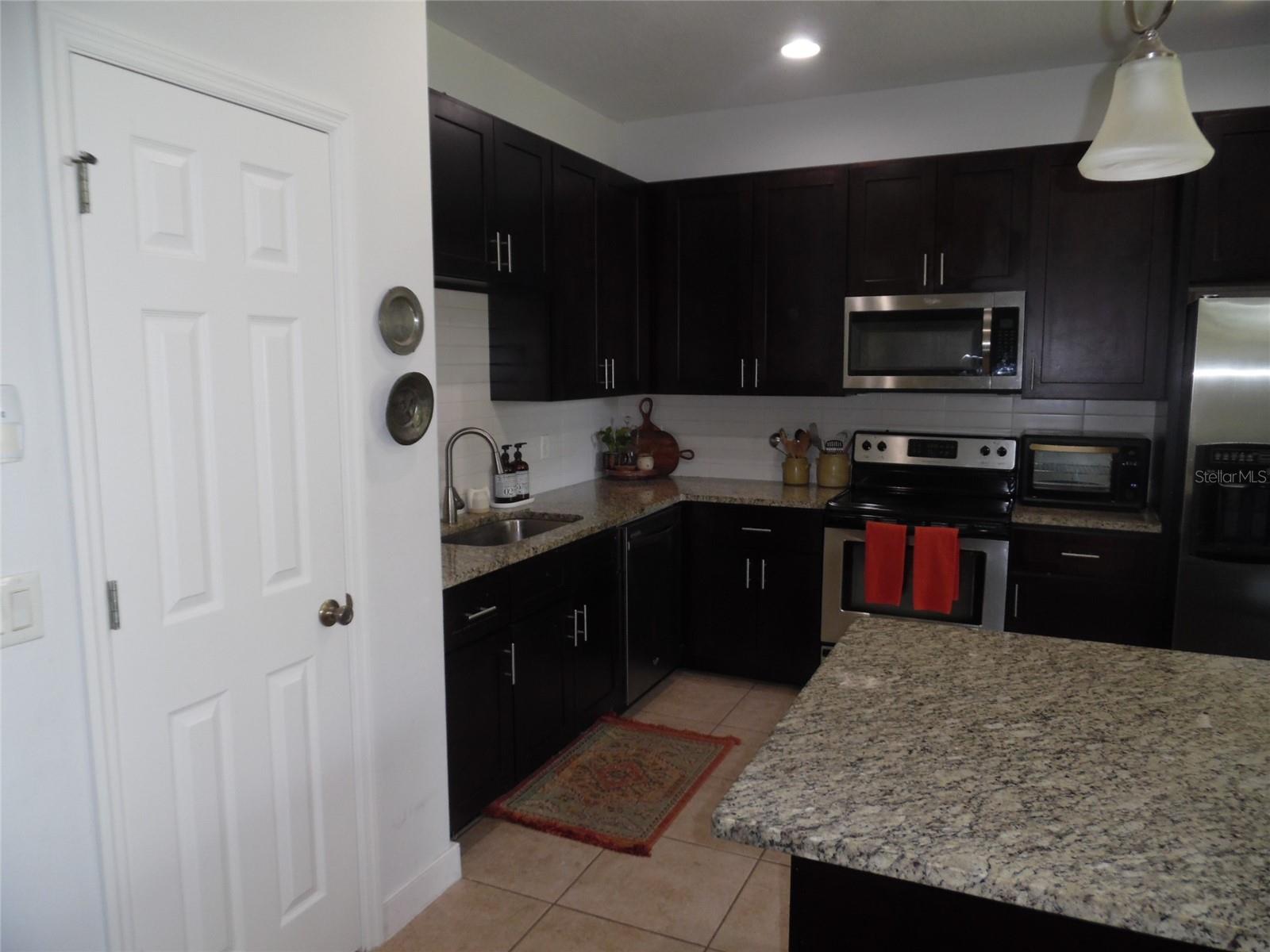Image 6 of 30 For 2583 Vineyard Circle