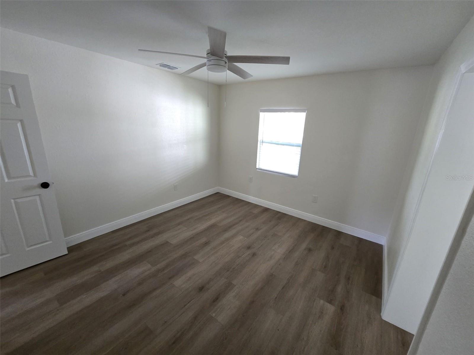 Image 11 of 16 For 416 Ianthe Street 1