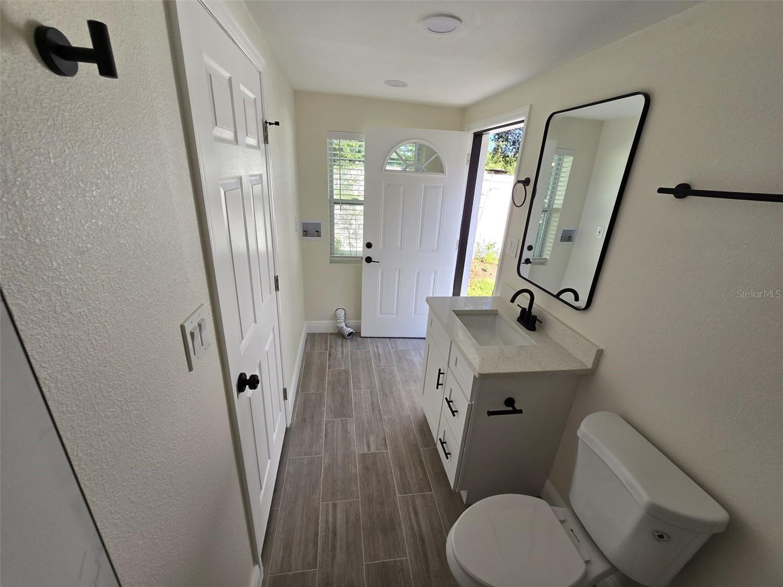 Image 14 of 16 For 416 Ianthe Street 1