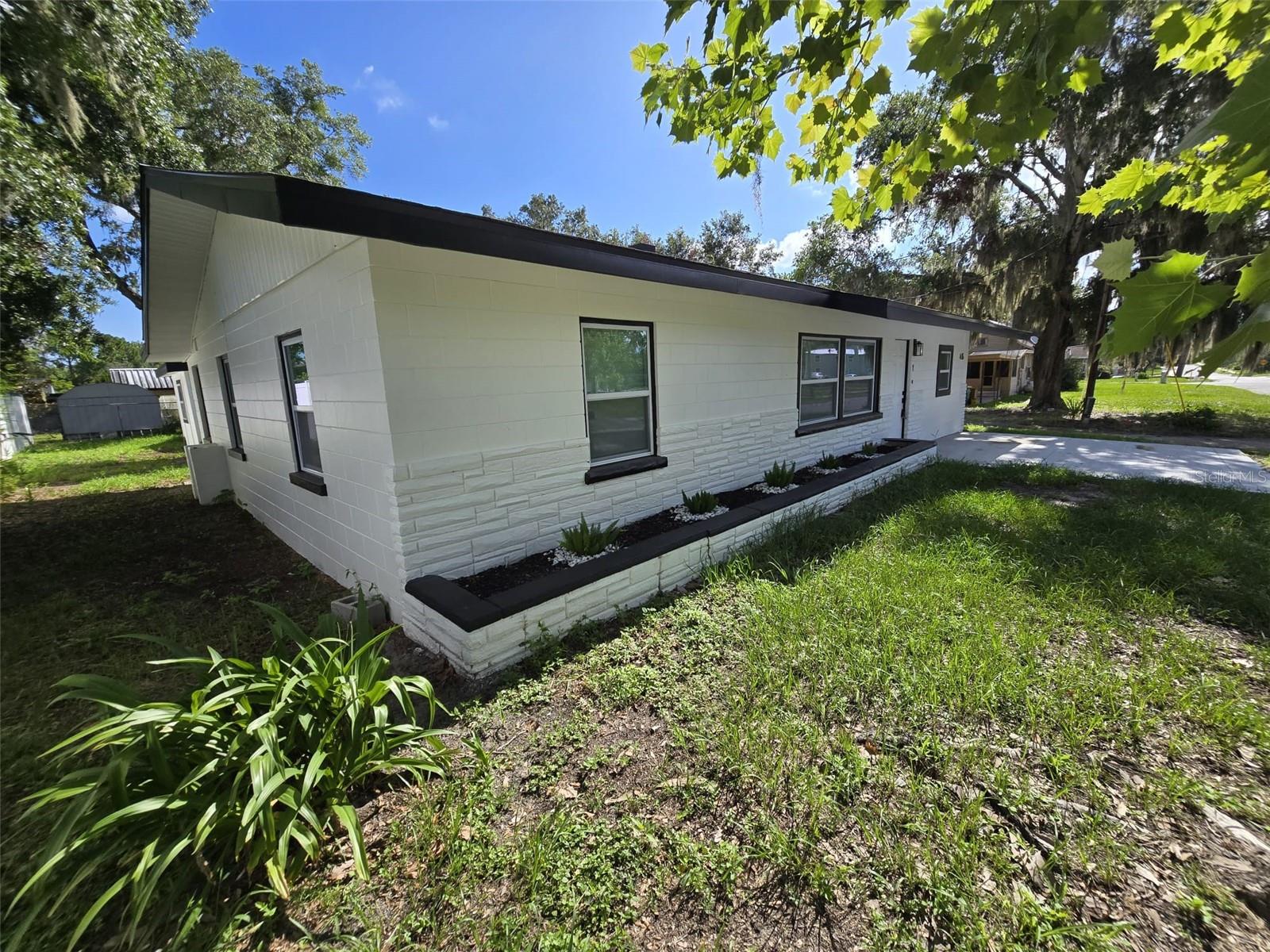 Image 2 of 16 For 416 Ianthe Street 1