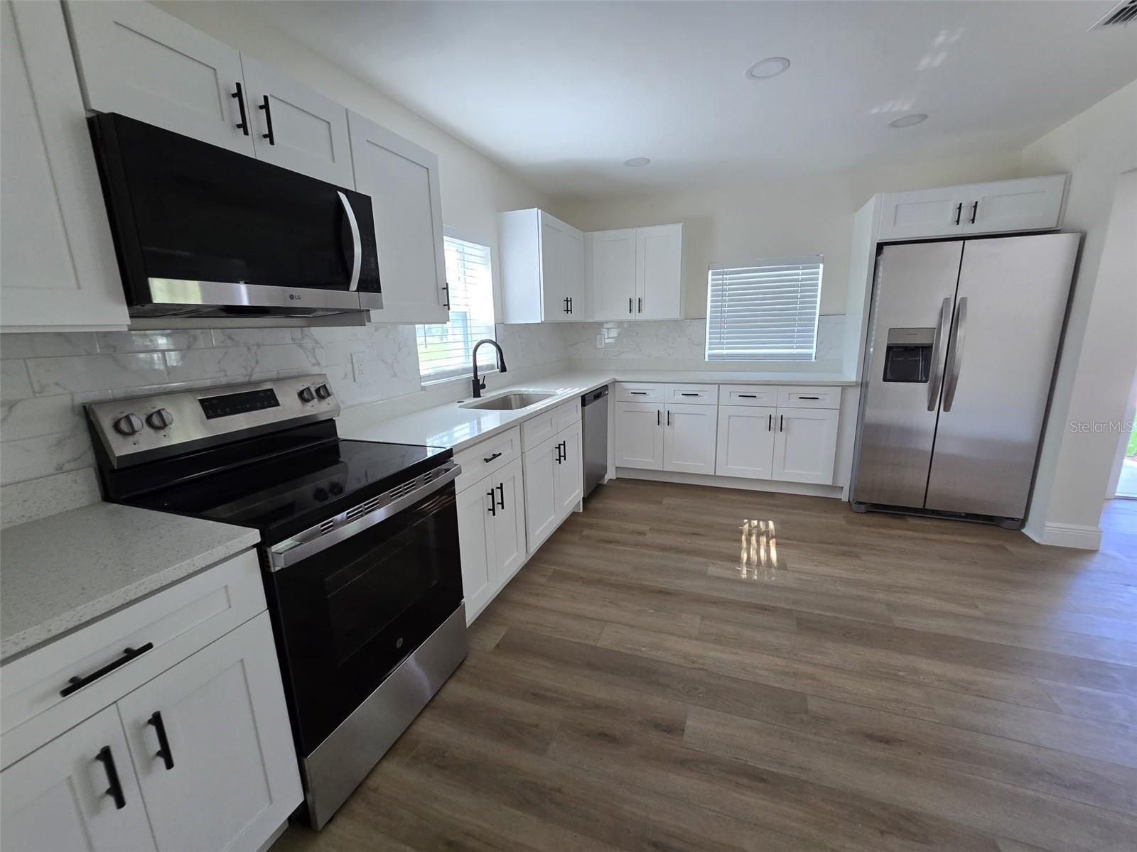 Image 4 of 16 For 416 Ianthe Street 1