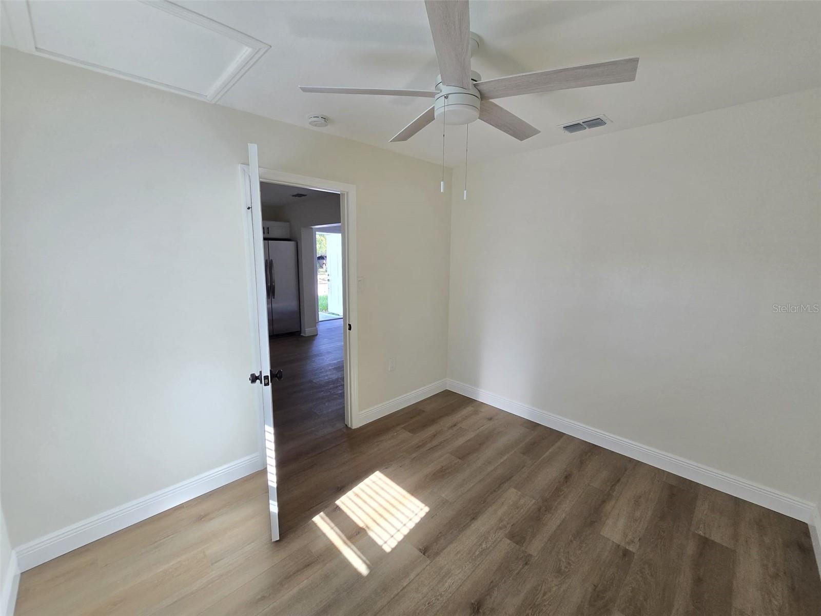 Image 7 of 16 For 416 Ianthe Street 1
