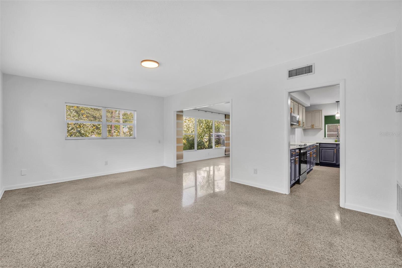 Image 4 of 30 For 1601 Triangle Avenue