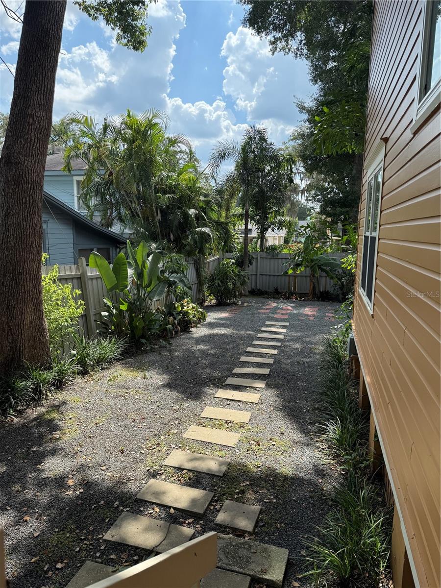 Image 10 of 19 For 708 Hillcrest Street