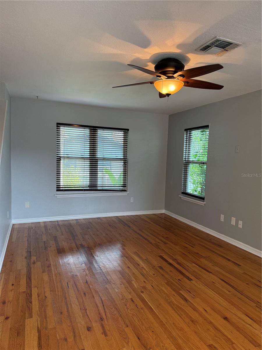 Image 3 of 19 For 708 Hillcrest Street