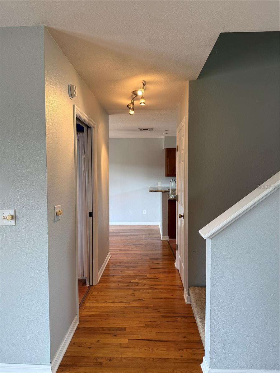 Image 4 of 19 For 708 Hillcrest Street