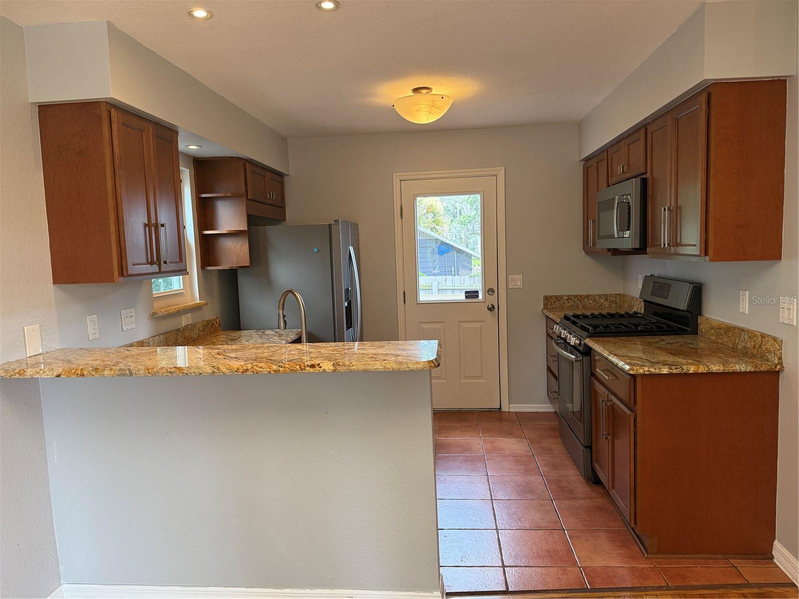 Image 5 of 19 For 708 Hillcrest Street