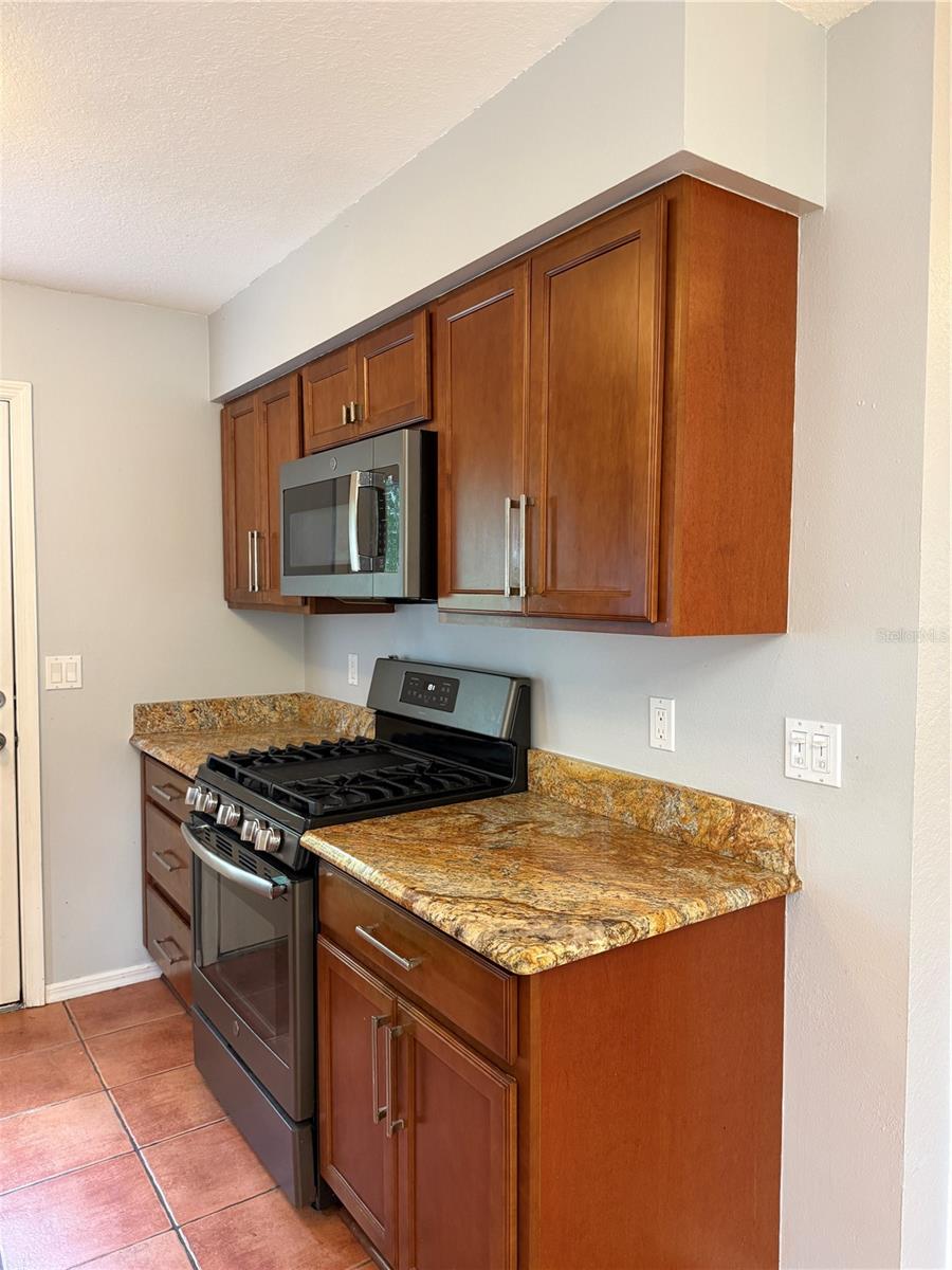 Image 6 of 19 For 708 Hillcrest Street