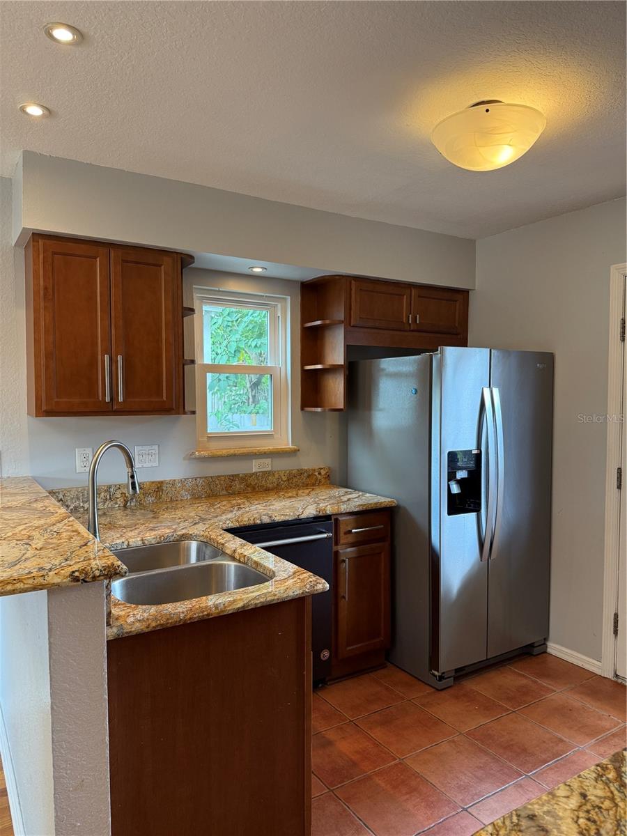 Image 7 of 19 For 708 Hillcrest Street