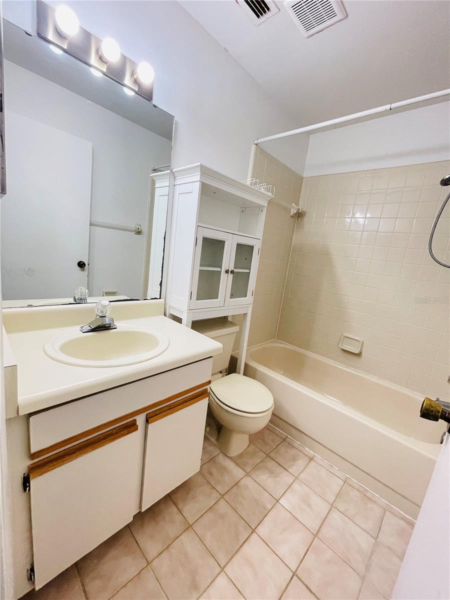 Image 15 of 22 For 3124 Semoran Boulevard 206