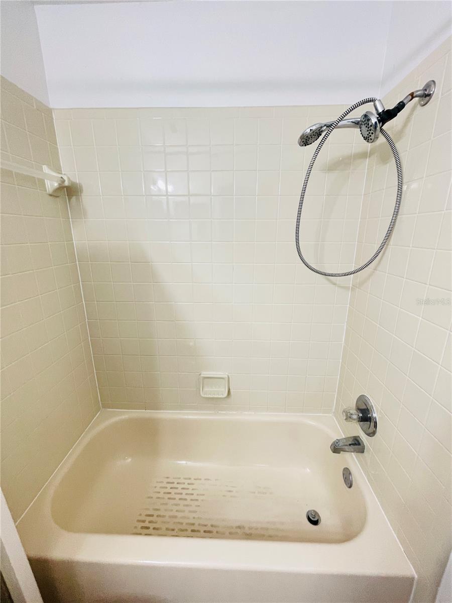 Image 16 of 22 For 3124 Semoran Boulevard 206