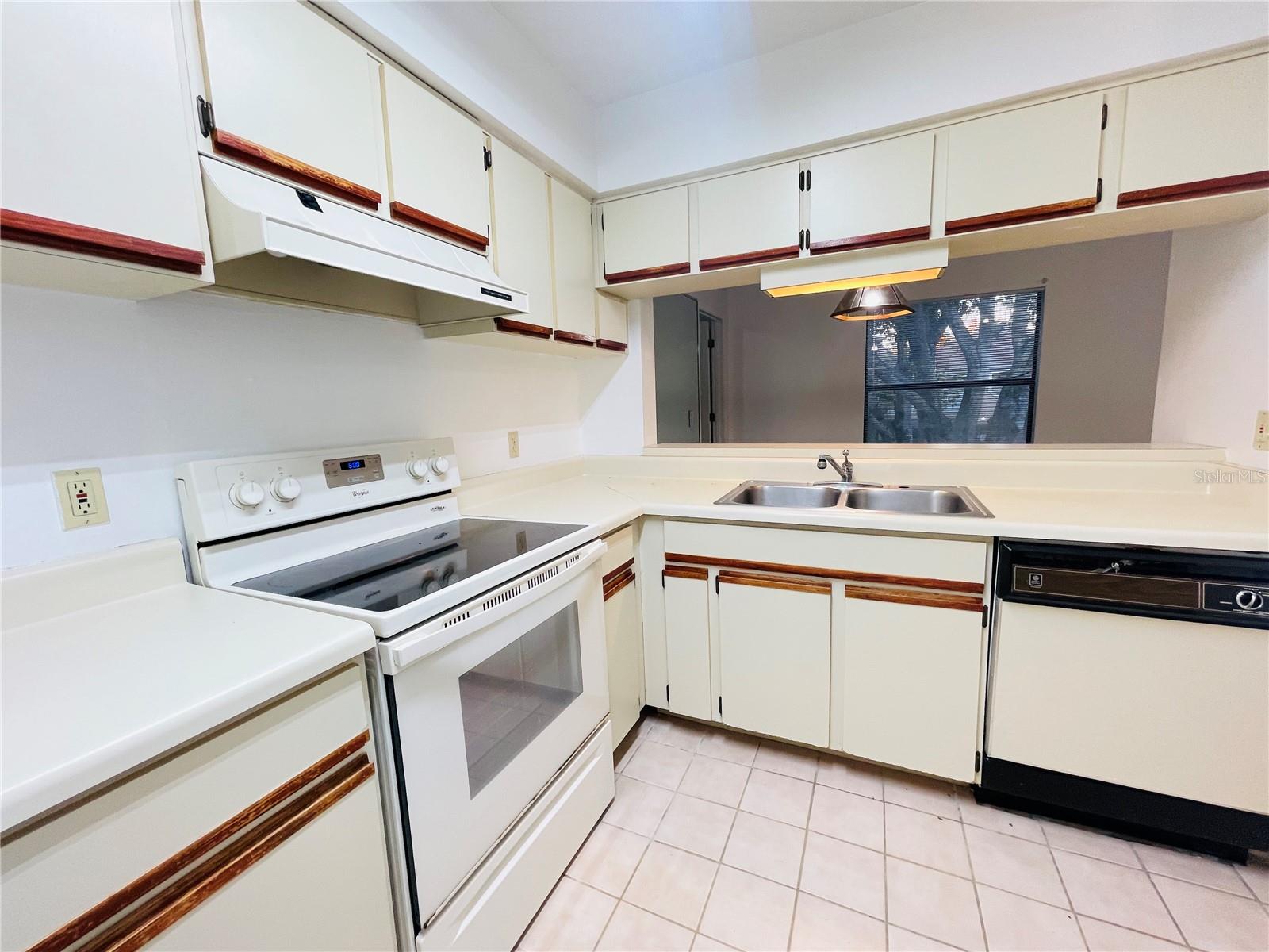Image 9 of 22 For 3124 Semoran Boulevard 206