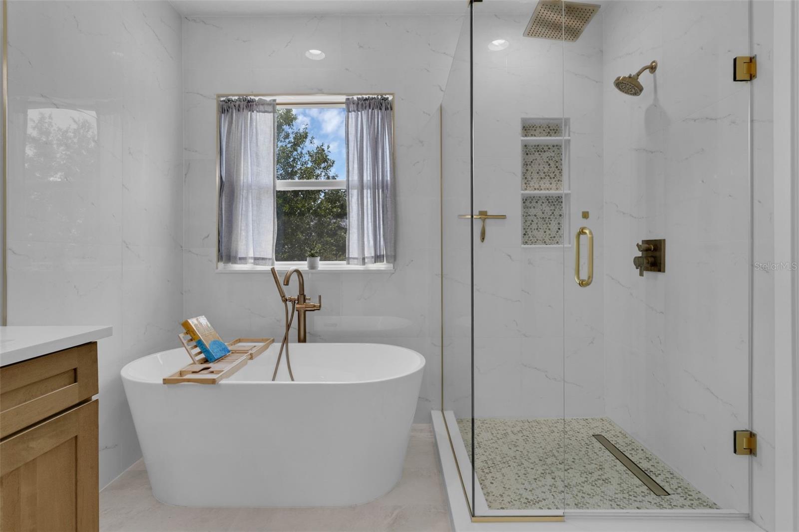 Image 25 of 60 For 1133 White Water Bay Drive