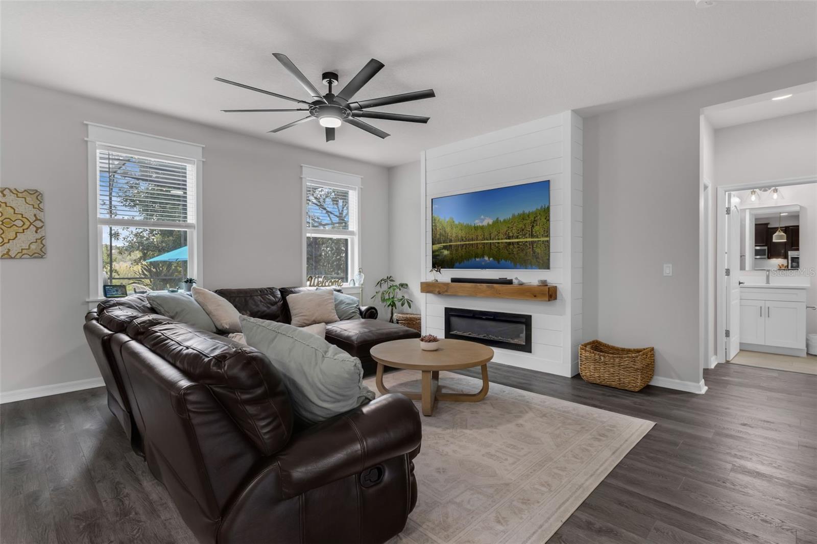 Image 6 of 60 For 1133 White Water Bay Drive
