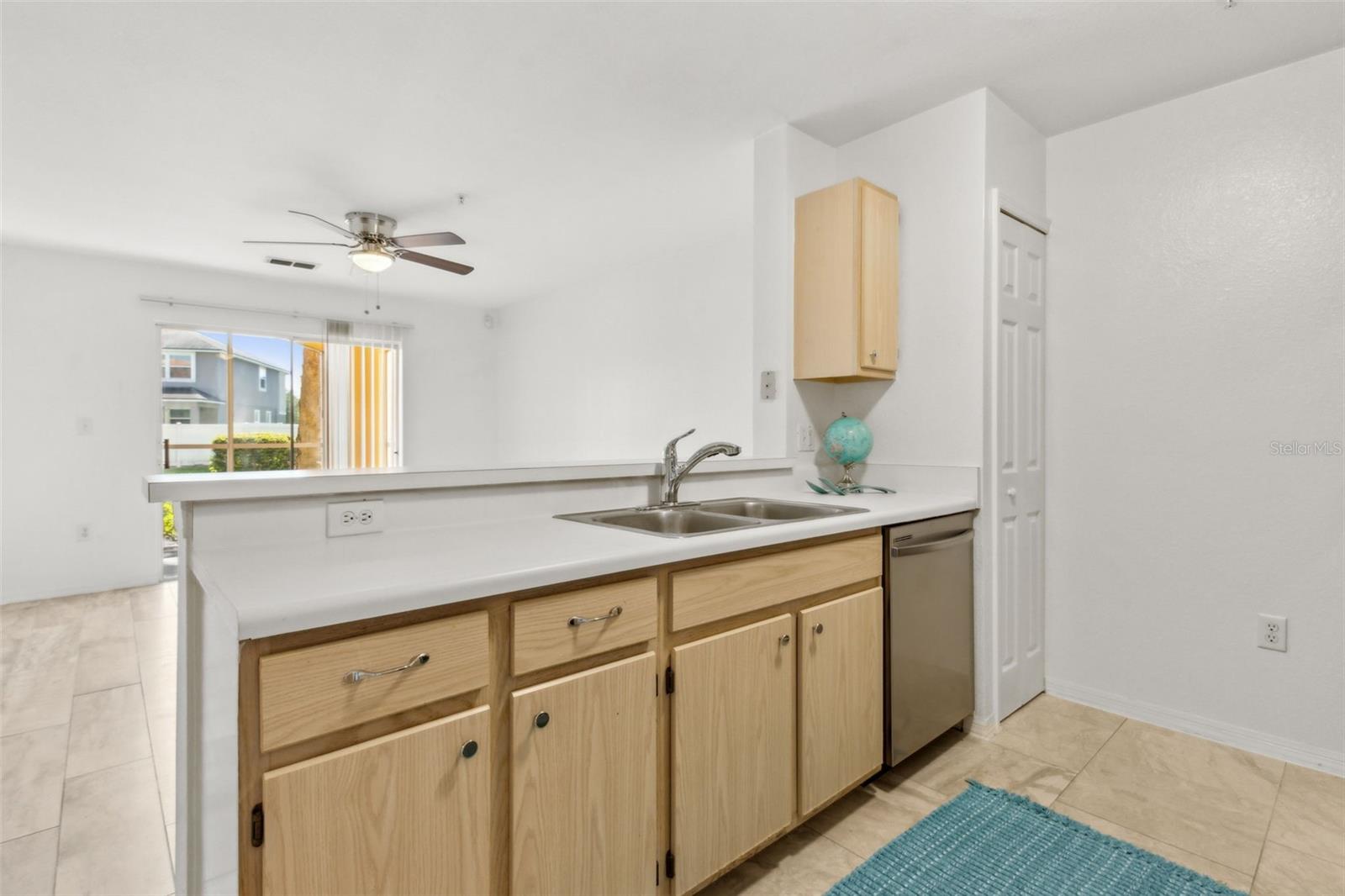 Image 11 of 50 For 5459 Vineland Road 4111
