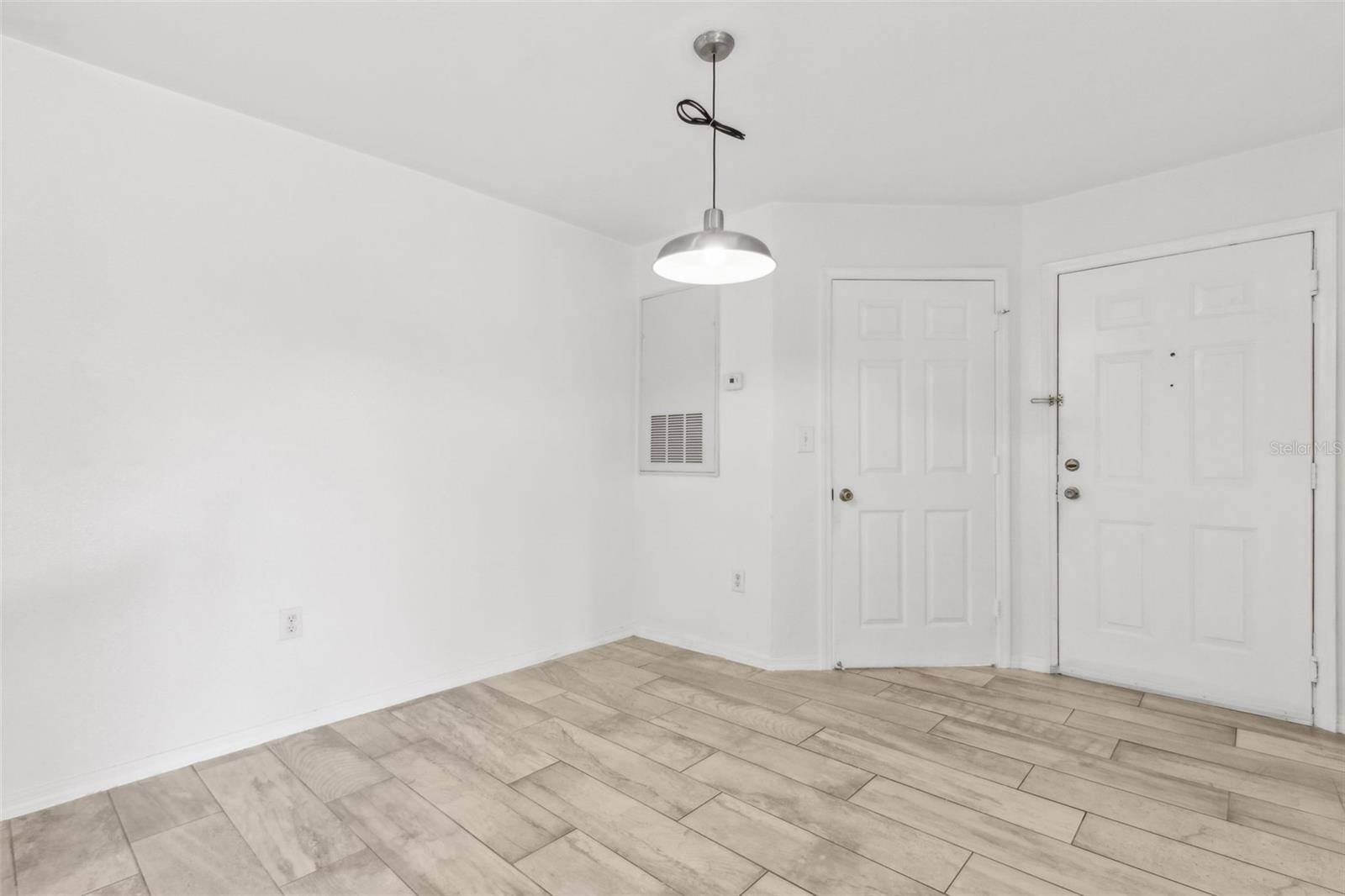 Image 12 of 50 For 5459 Vineland Road 4111