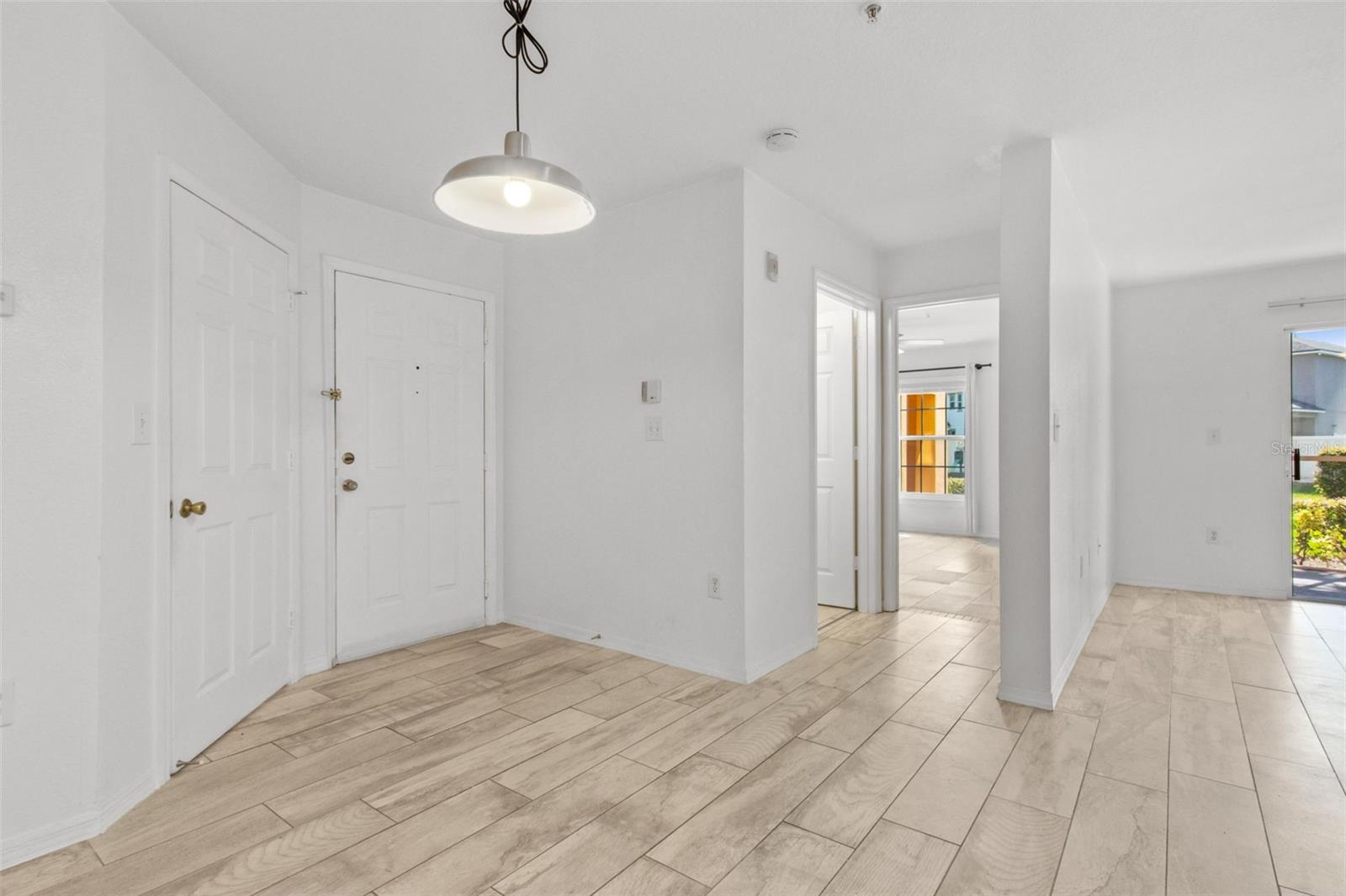 Image 13 of 50 For 5459 Vineland Road 4111
